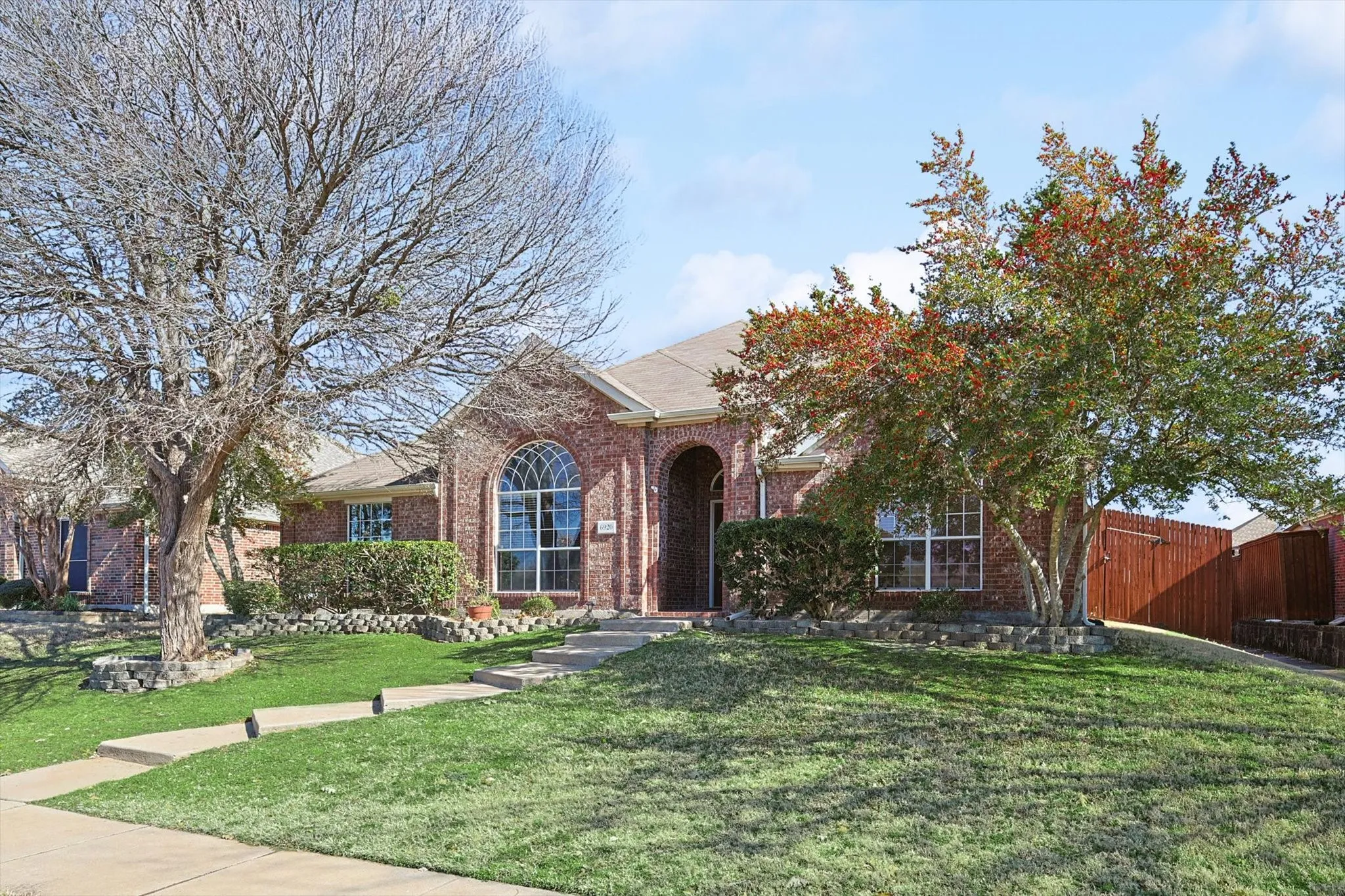 Single Family Residence For Rent in Collin County , 6920 Emerald Coast Drive, Plano, Texas 75074, 4 Bedroom, 3 Bathroom, 2 Garage spaces, 2,564 Sqft, built in 2001, mls#21392001, Real Estate Agent in Plano, Homes For Rent in Collin county, Homes For Rent in Plano, Realtor in Plano Texas, Real Estate Brokerage Independent Realty Texas, Luminita Cordes Realtor
