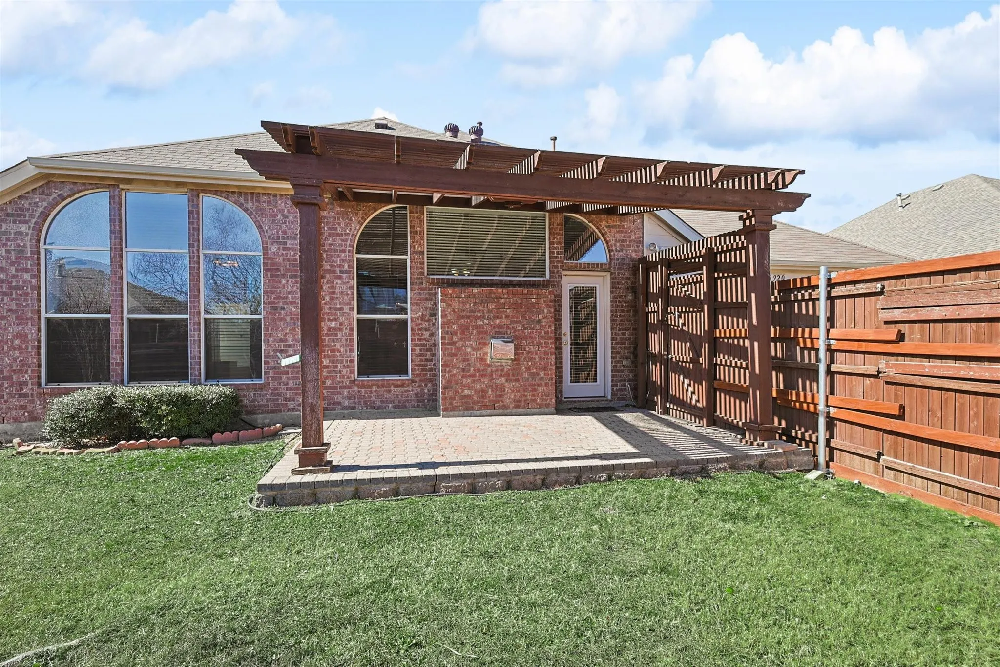 Single Family Residence For Rent in Collin County , 6920 Emerald Coast Drive, Plano, Texas 75074, 4 Bedroom, 3 Bathroom, 2 Garage spaces, 2,564 Sqft, built in 2001, mls#21392001, Real Estate Agent in Plano, Homes For Rent in Collin county, Homes For Rent in Plano, Realtor in Plano Texas, Real Estate Brokerage Independent Realty Texas, Luminita Cordes Realtor