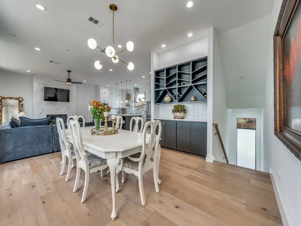 Condominium For Sale in Dallas County , 2315 Kirby Street B, Dallas, Texas 75204, 3 Bedroom, 4 Bathroom, 2 Garage spaces, 2,464 Sqft, built in 2021, mls#21393273, Real Estate Agent in Dallas, Homes For Sale in Dallas county, Homes For Sale in Dallas, Realtor in Dallas Texas, Real Estate Brokerage Independent Realty Texas, Luminita Cordes Realtor