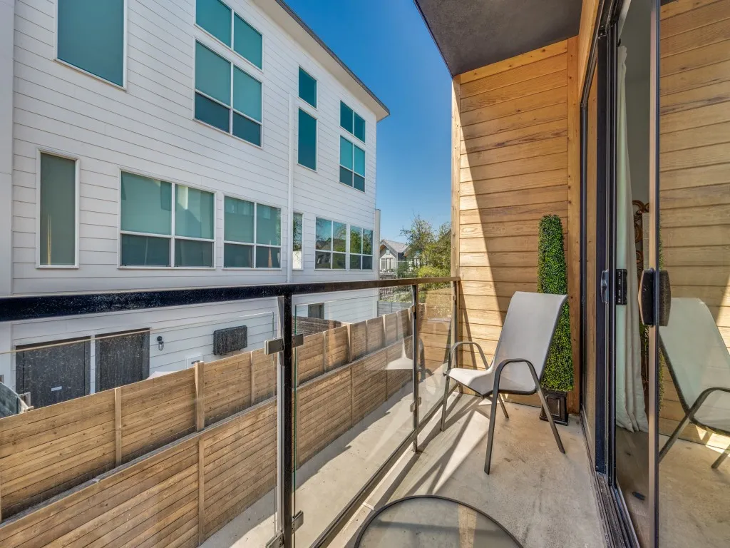 Condominium For Sale in Dallas County , 2315 Kirby Street B, Dallas, Texas 75204, 3 Bedroom, 4 Bathroom, 2 Garage spaces, 2,464 Sqft, built in 2021, mls#21393273, Real Estate Agent in Dallas, Homes For Sale in Dallas county, Homes For Sale in Dallas, Realtor in Dallas Texas, Real Estate Brokerage Independent Realty Texas, Luminita Cordes Realtor