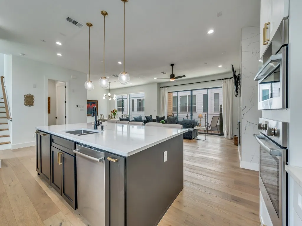 Condominium For Sale in Dallas County , 2315 Kirby Street B, Dallas, Texas 75204, 3 Bedroom, 4 Bathroom, 2 Garage spaces, 2,464 Sqft, built in 2021, mls#21393273, Real Estate Agent in Dallas, Homes For Sale in Dallas county, Homes For Sale in Dallas, Realtor in Dallas Texas, Real Estate Brokerage Independent Realty Texas, Luminita Cordes Realtor