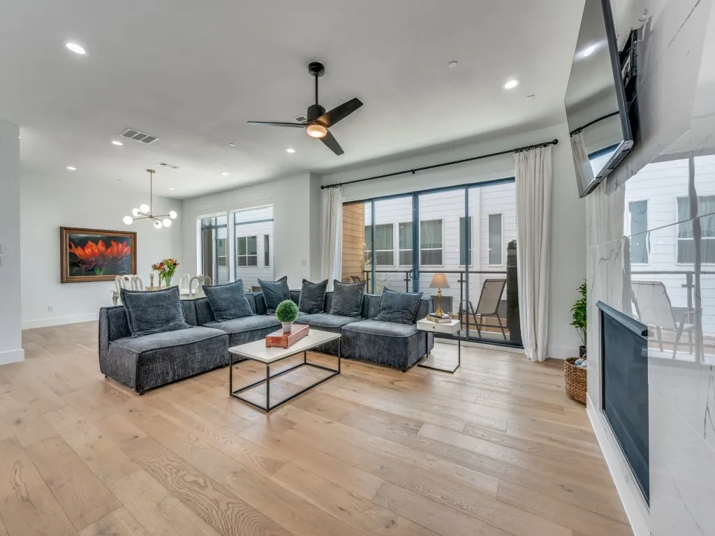 Condominium For Sale in Dallas County , 2315 Kirby Street B, Dallas, Texas 75204, 3 Bedroom, 4 Bathroom, 2 Garage spaces, 2,464 Sqft, built in 2021, mls#21393273, Real Estate Agent in Dallas, Homes For Sale in Dallas county, Homes For Sale in Dallas, Realtor in Dallas Texas, Real Estate Brokerage Independent Realty Texas, Luminita Cordes Realtor