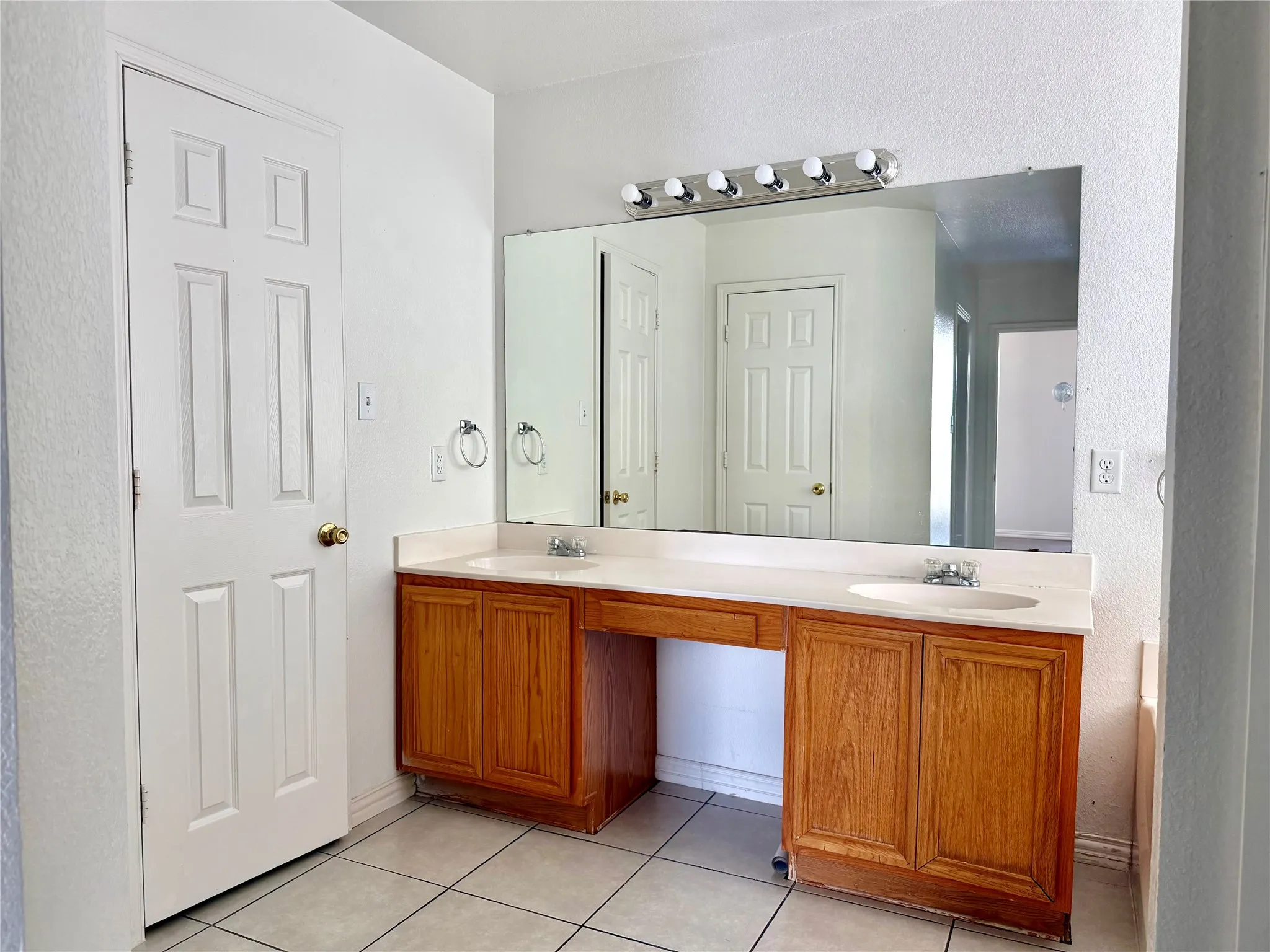 Single Family Residence For Rent in Dallas County , 5408 Dove Drive, Dallas, Texas 75236, 4 Bedroom, 3 Bathroom, 2 Garage spaces, 2,389 Sqft, built in 2001, mls#21393292, Real Estate Agent in Dallas, Homes For Rent in Dallas county, Homes For Rent in Dallas, Realtor in Dallas Texas, Real Estate Brokerage Independent Realty Texas, Luminita Cordes Realtor