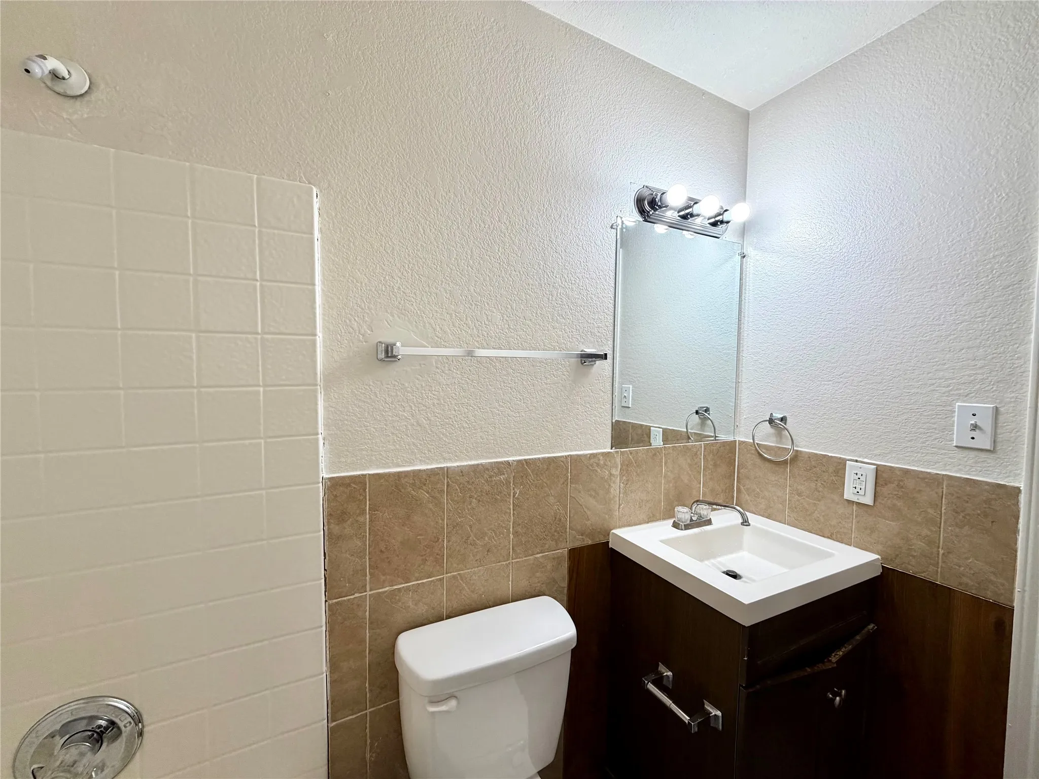 Single Family Residence For Rent in Dallas County , 5408 Dove Drive, Dallas, Texas 75236, 4 Bedroom, 3 Bathroom, 2 Garage spaces, 2,389 Sqft, built in 2001, mls#21393292, Real Estate Agent in Dallas, Homes For Rent in Dallas county, Homes For Rent in Dallas, Realtor in Dallas Texas, Real Estate Brokerage Independent Realty Texas, Luminita Cordes Realtor