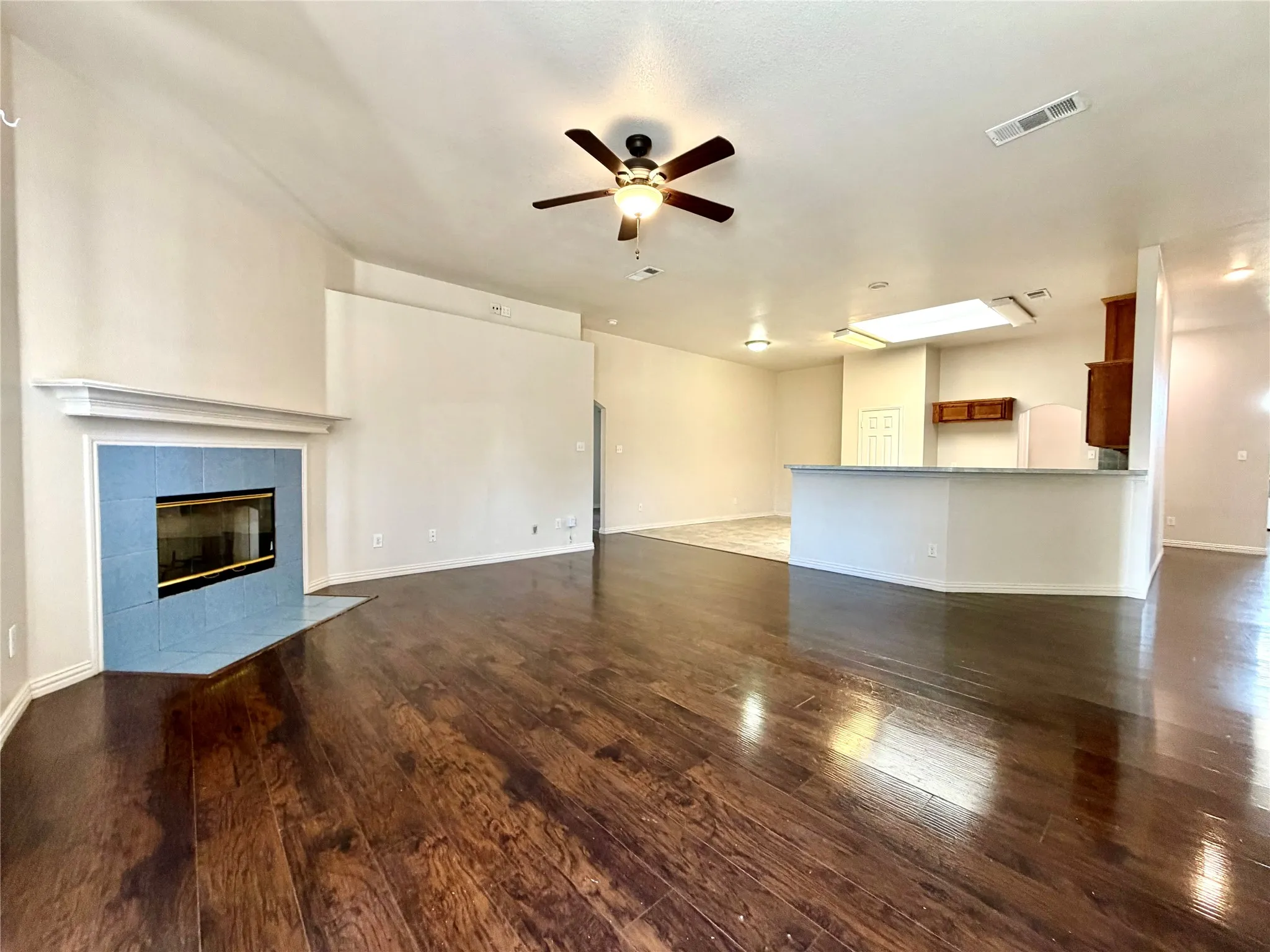 Single Family Residence For Rent in Dallas County , 5408 Dove Drive, Dallas, Texas 75236, 4 Bedroom, 3 Bathroom, 2 Garage spaces, 2,389 Sqft, built in 2001, mls#21393292, Real Estate Agent in Dallas, Homes For Rent in Dallas county, Homes For Rent in Dallas, Realtor in Dallas Texas, Real Estate Brokerage Independent Realty Texas, Luminita Cordes Realtor