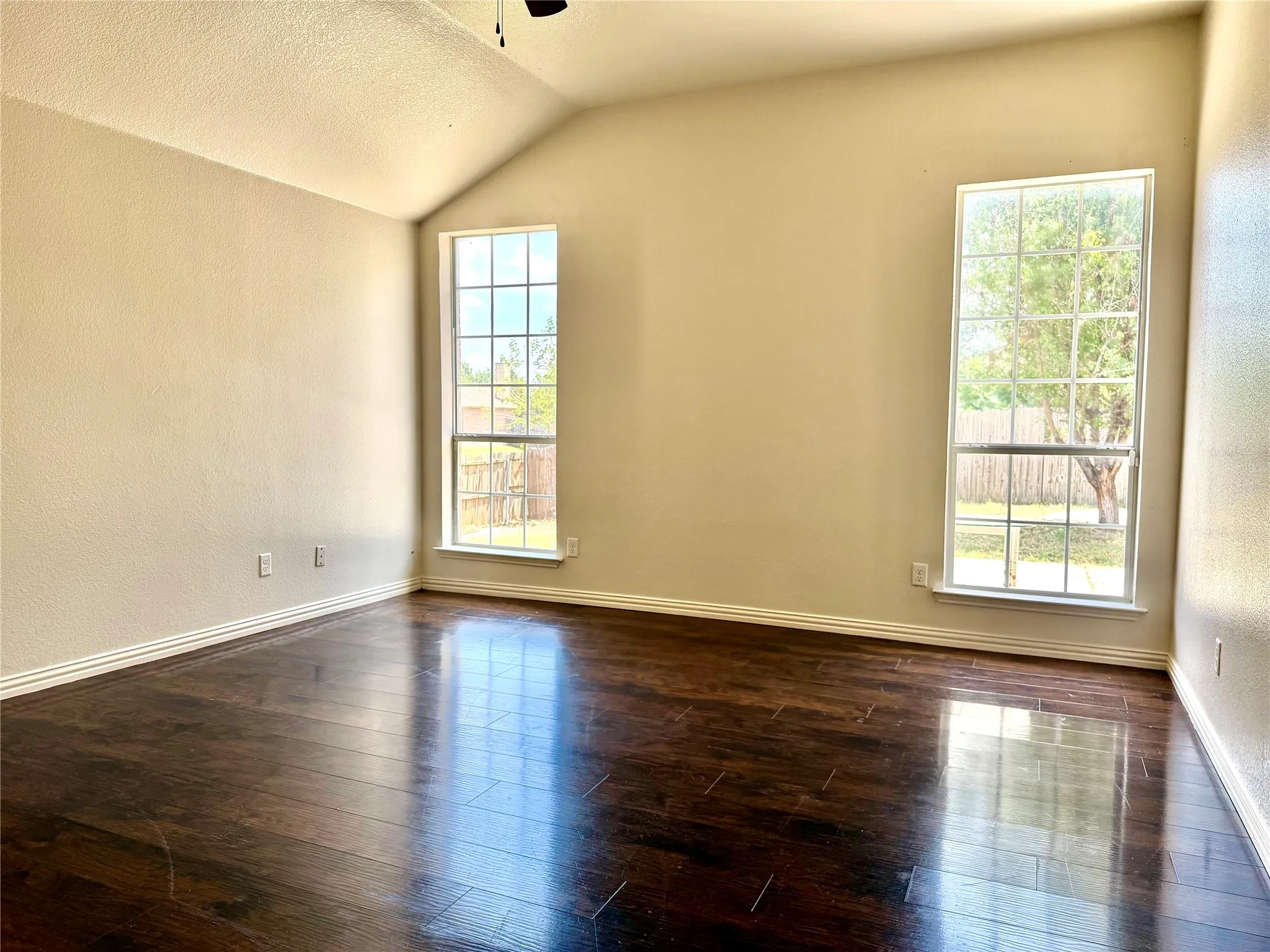 Single Family Residence For Rent in Dallas County , 5408 Dove Drive, Dallas, Texas 75236, 4 Bedroom, 3 Bathroom, 2 Garage spaces, 2,389 Sqft, built in 2001, mls#21393292, Real Estate Agent in Dallas, Homes For Rent in Dallas county, Homes For Rent in Dallas, Realtor in Dallas Texas, Real Estate Brokerage Independent Realty Texas, Luminita Cordes Realtor