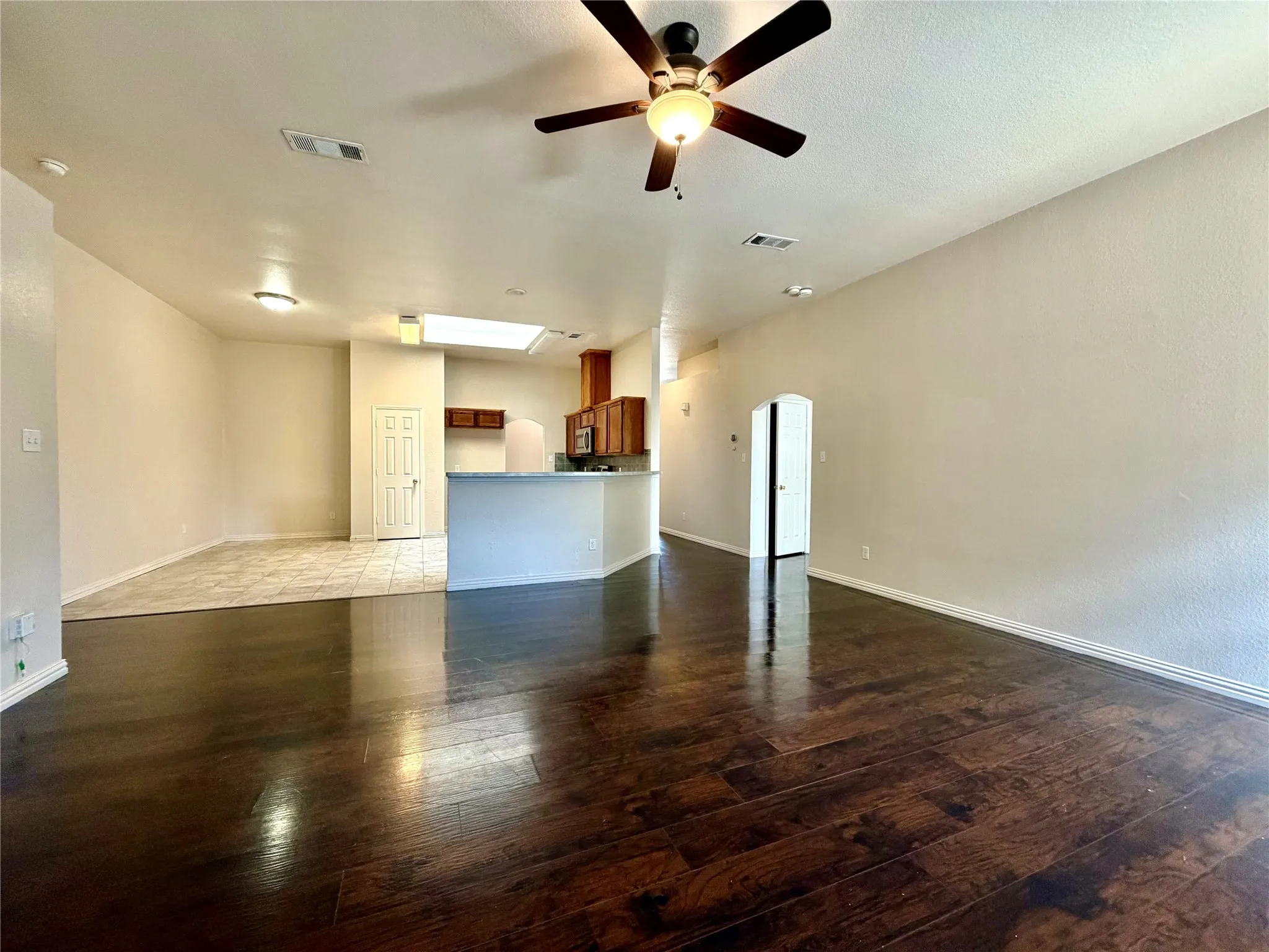 Single Family Residence For Rent in Dallas County , 5408 Dove Drive, Dallas, Texas 75236, 4 Bedroom, 3 Bathroom, 2 Garage spaces, 2,389 Sqft, built in 2001, mls#21393292, Real Estate Agent in Dallas, Homes For Rent in Dallas county, Homes For Rent in Dallas, Realtor in Dallas Texas, Real Estate Brokerage Independent Realty Texas, Luminita Cordes Realtor