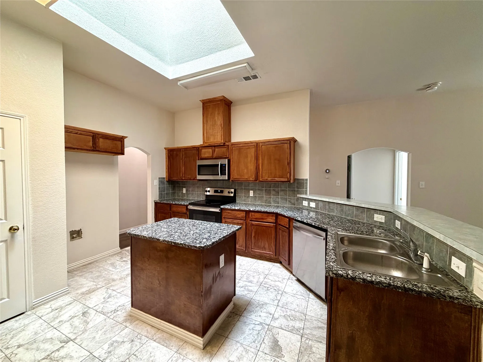 Single Family Residence For Rent in Dallas County , 5408 Dove Drive, Dallas, Texas 75236, 4 Bedroom, 3 Bathroom, 2 Garage spaces, 2,389 Sqft, built in 2001, mls#21393292, Real Estate Agent in Dallas, Homes For Rent in Dallas county, Homes For Rent in Dallas, Realtor in Dallas Texas, Real Estate Brokerage Independent Realty Texas, Luminita Cordes Realtor