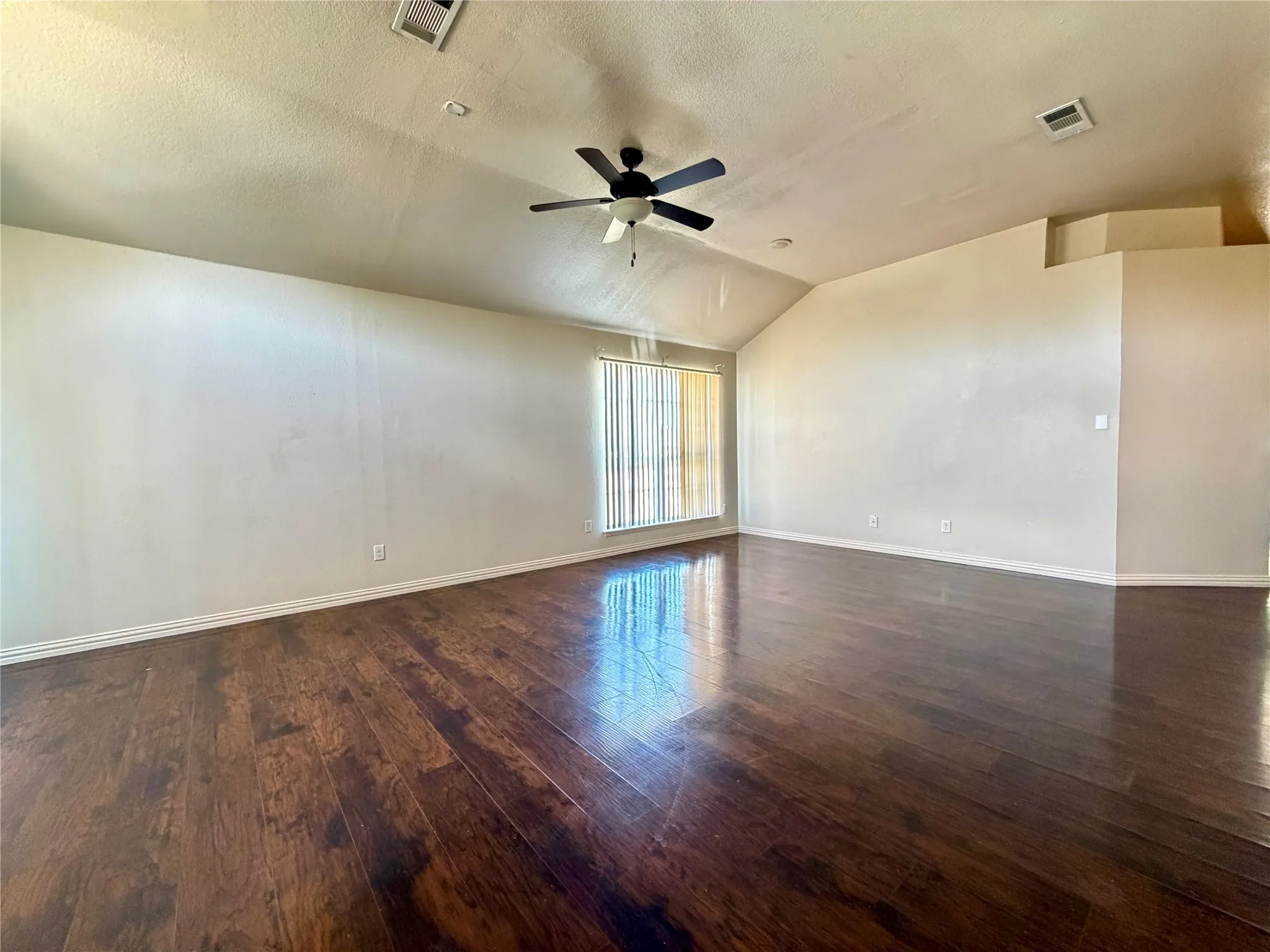 Single Family Residence For Rent in Dallas County , 5408 Dove Drive, Dallas, Texas 75236, 4 Bedroom, 3 Bathroom, 2 Garage spaces, 2,389 Sqft, built in 2001, mls#21393292, Real Estate Agent in Dallas, Homes For Rent in Dallas county, Homes For Rent in Dallas, Realtor in Dallas Texas, Real Estate Brokerage Independent Realty Texas, Luminita Cordes Realtor