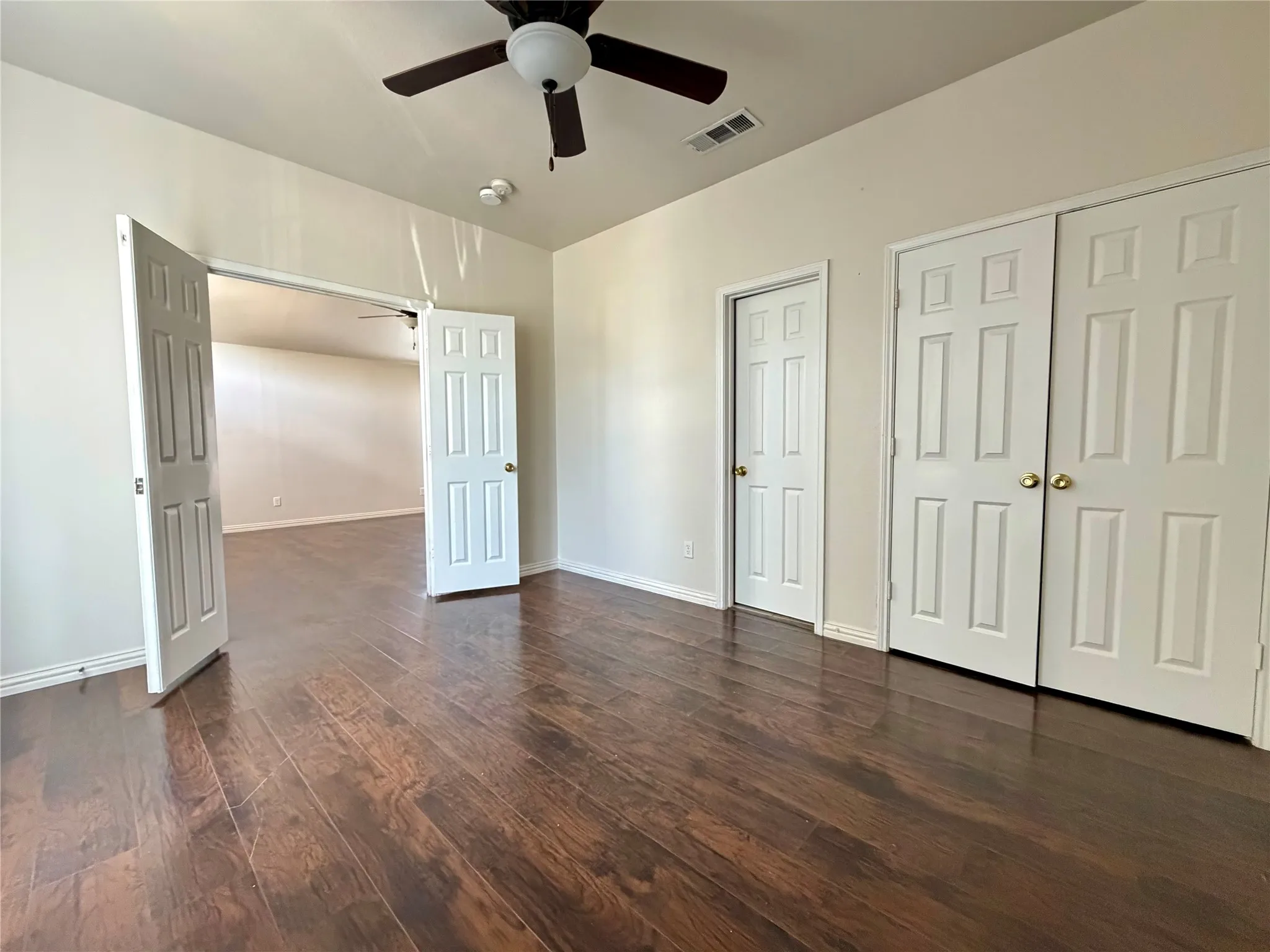 Single Family Residence For Rent in Dallas County , 5408 Dove Drive, Dallas, Texas 75236, 4 Bedroom, 3 Bathroom, 2 Garage spaces, 2,389 Sqft, built in 2001, mls#21393292, Real Estate Agent in Dallas, Homes For Rent in Dallas county, Homes For Rent in Dallas, Realtor in Dallas Texas, Real Estate Brokerage Independent Realty Texas, Luminita Cordes Realtor