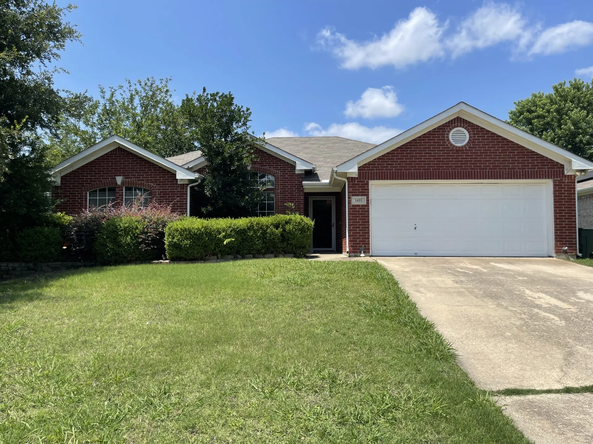 Single Family Residence For Rent in Tarrant County , 1405 High Crest Drive, Mansfield, Texas 76063, 3 Bedroom, 2 Bathroom, 2 Garage spaces, 1,765 Sqft, built in 1999, mls#21393299, Real Estate Agent in Mansfield, Homes For Rent in Tarrant county, Homes For Rent in Mansfield, Realtor in Mansfield Texas, Real Estate Brokerage Independent Realty Texas, Luminita Cordes Realtor