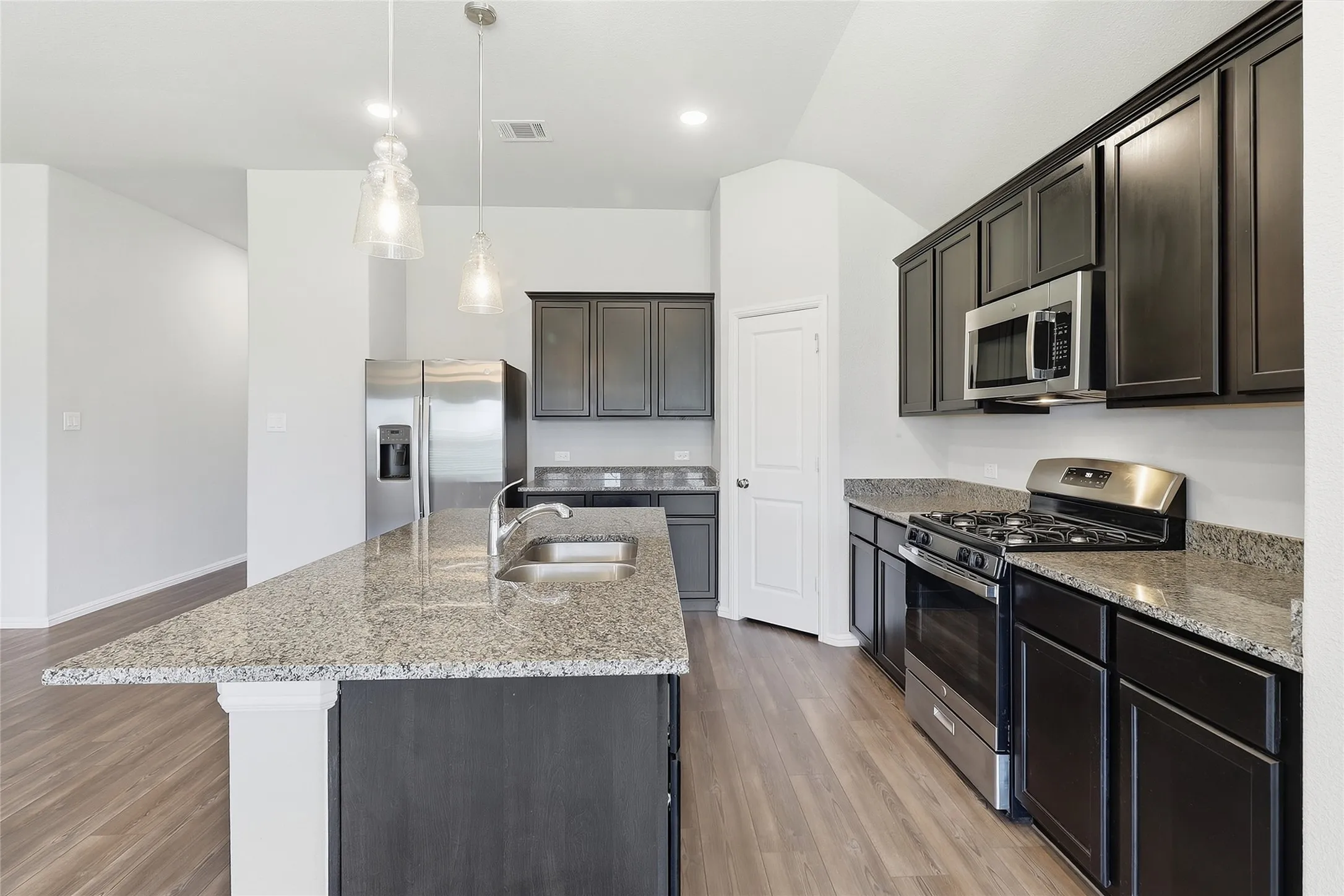 Single Family Residence For Rent in Collin County , 1416 Avalon Court, Celina, Texas 75009, 4 Bedroom, 2 Bathroom, 2 Garage spaces, 1,902 Sqft, built in 2024, mls#21393300, Real Estate Agent in Celina, Homes For Rent in Collin county, Homes For Rent in Celina, Realtor in Celina Texas, Real Estate Brokerage Independent Realty Texas, Luminita Cordes Realtor
