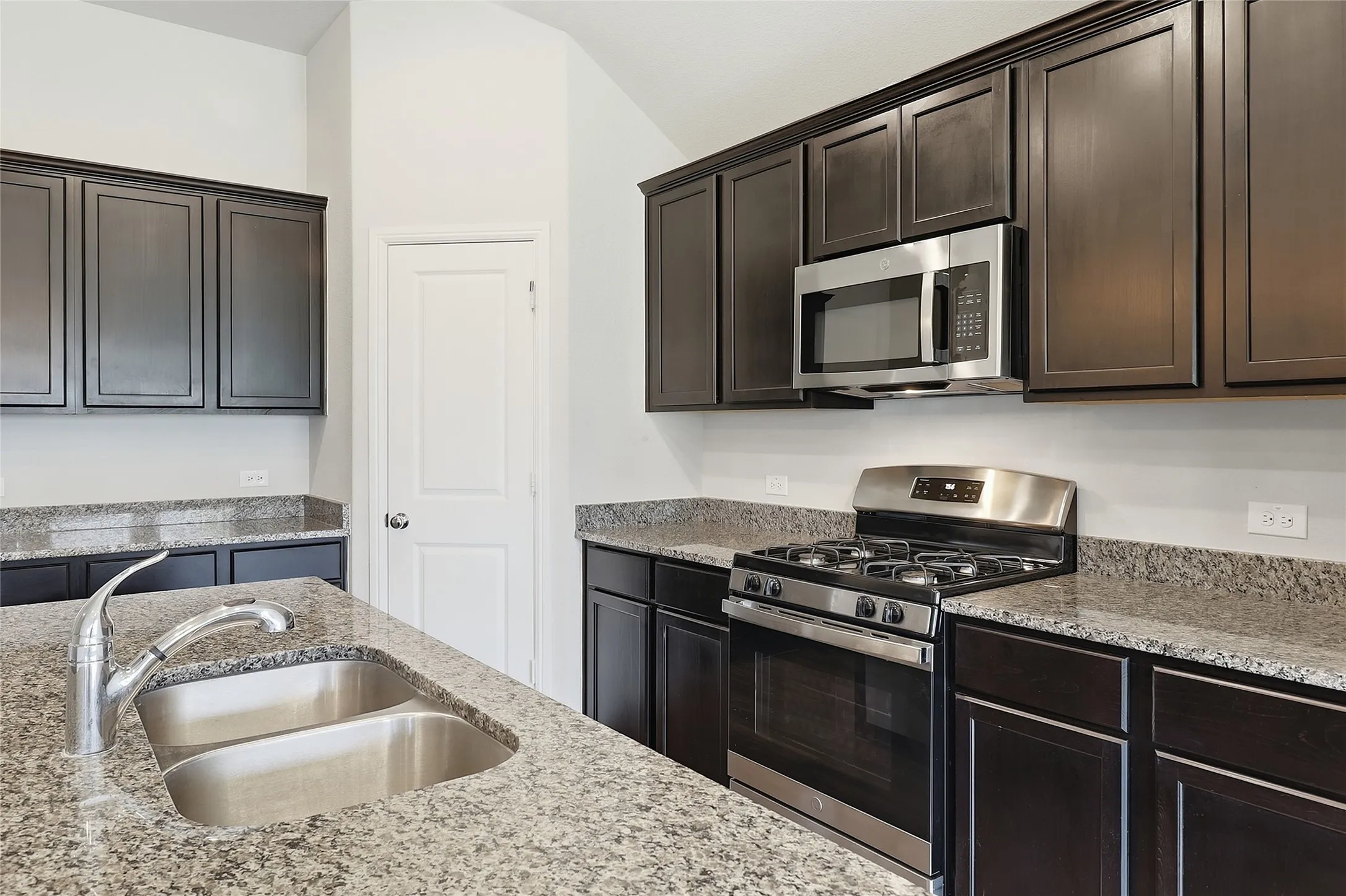 Single Family Residence For Rent in Collin County , 1416 Avalon Court, Celina, Texas 75009, 4 Bedroom, 2 Bathroom, 2 Garage spaces, 1,902 Sqft, built in 2024, mls#21393300, Real Estate Agent in Celina, Homes For Rent in Collin county, Homes For Rent in Celina, Realtor in Celina Texas, Real Estate Brokerage Independent Realty Texas, Luminita Cordes Realtor