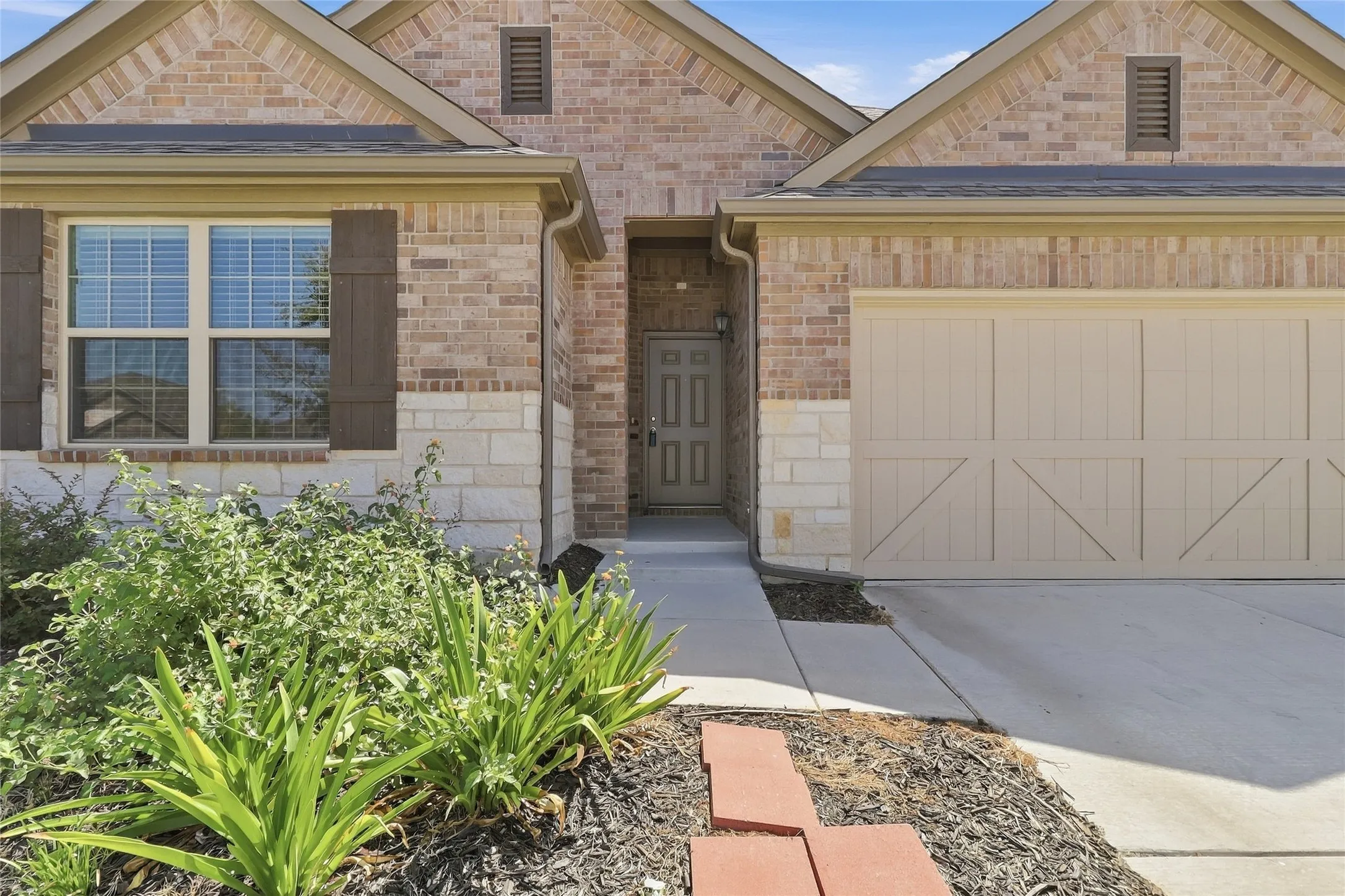 Single Family Residence For Rent in Collin County , 1416 Avalon Court, Celina, Texas 75009, 4 Bedroom, 2 Bathroom, 2 Garage spaces, 1,902 Sqft, built in 2024, mls#21393300, Real Estate Agent in Celina, Homes For Rent in Collin county, Homes For Rent in Celina, Realtor in Celina Texas, Real Estate Brokerage Independent Realty Texas, Luminita Cordes Realtor