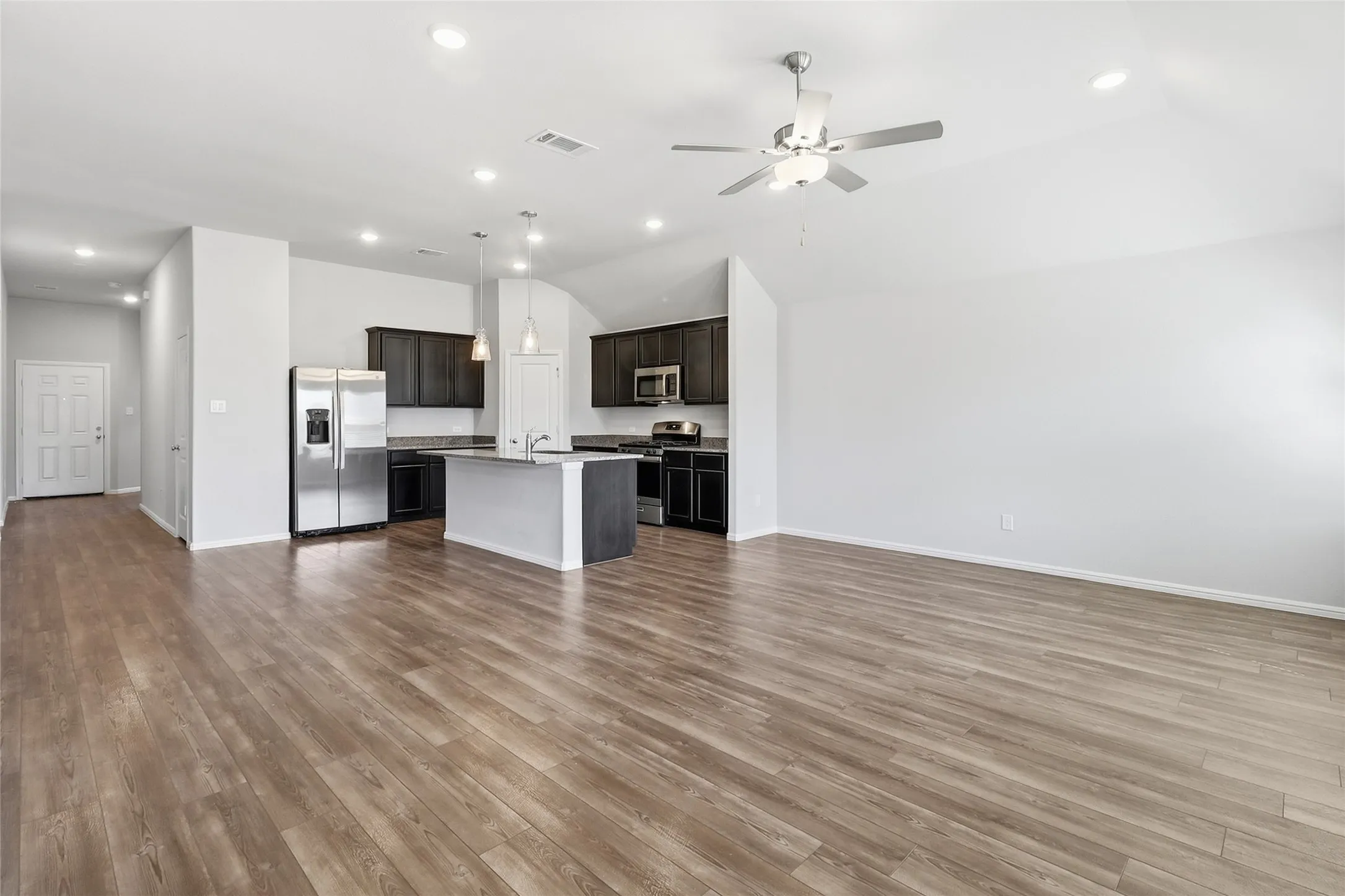 Single Family Residence For Rent in Collin County , 1416 Avalon Court, Celina, Texas 75009, 4 Bedroom, 2 Bathroom, 2 Garage spaces, 1,902 Sqft, built in 2024, mls#21393300, Real Estate Agent in Celina, Homes For Rent in Collin county, Homes For Rent in Celina, Realtor in Celina Texas, Real Estate Brokerage Independent Realty Texas, Luminita Cordes Realtor