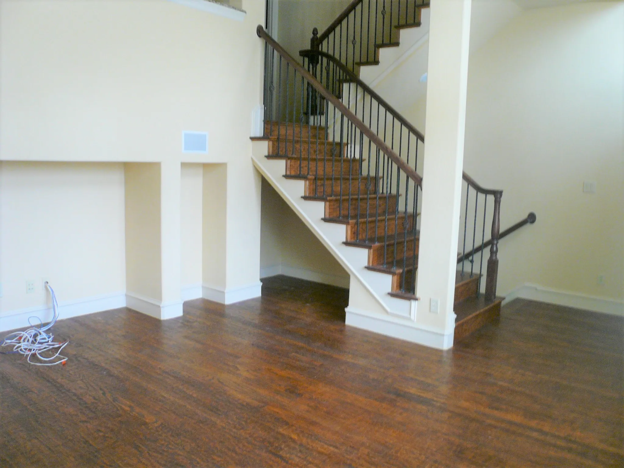 Townhouse For Rent in Collin County , 7915 Osborn Parkway, Plano, Texas 75024, 2 Bedroom, 3 Bathroom, 2 Garage spaces, 1,766 Sqft, built in 2008, mls#21393291, Real Estate Agent in Plano, Homes For Rent in Collin county, Homes For Rent in Plano, Realtor in Plano Texas, Real Estate Brokerage Independent Realty Texas, Luminita Cordes Realtor