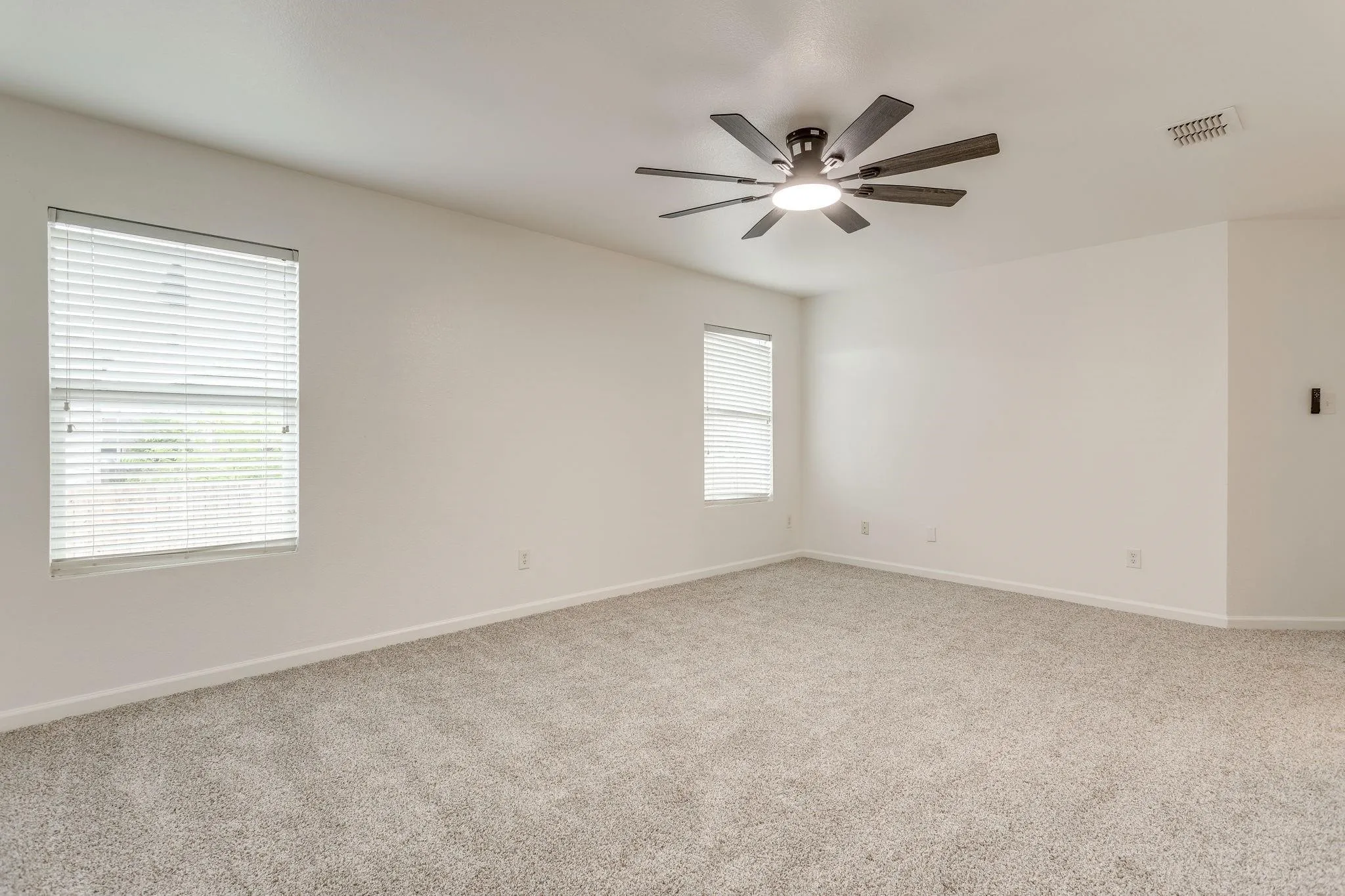 Single Family Residence For Rent in Denton County , 1616 Diamond Lake Trail, Fort Worth, Texas 76247, 4 Bedroom, 2 Bathroom, 2 Garage spaces, 2,093 Sqft, built in 2006, mls#21393307, Real Estate Agent in Fort Worth, Homes For Rent in Denton county, Homes For Rent in Fort Worth, Realtor in Fort Worth Texas, Real Estate Brokerage Independent Realty Texas, Luminita Cordes Realtor