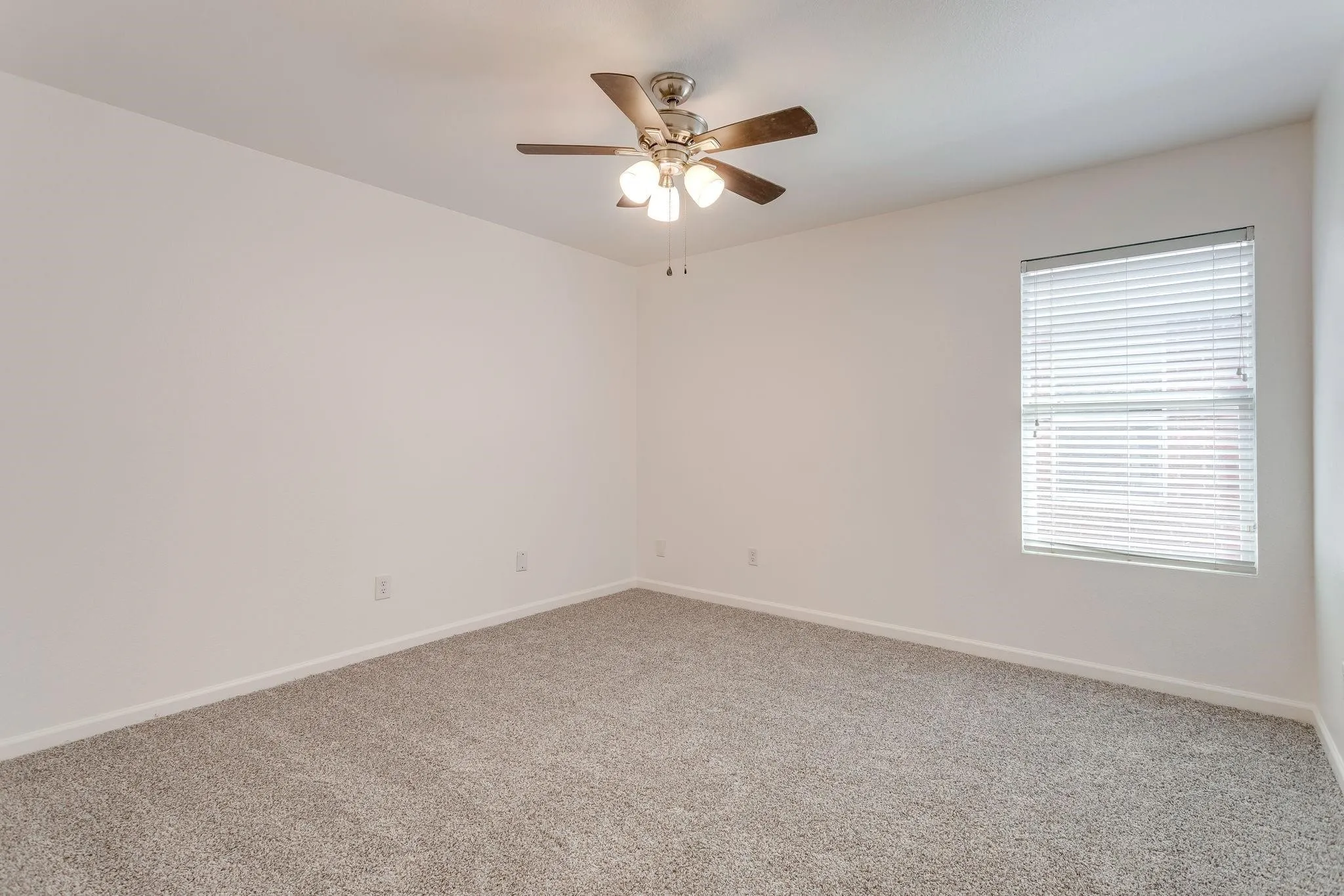 Single Family Residence For Rent in Denton County , 1616 Diamond Lake Trail, Fort Worth, Texas 76247, 4 Bedroom, 2 Bathroom, 2 Garage spaces, 2,093 Sqft, built in 2006, mls#21393307, Real Estate Agent in Fort Worth, Homes For Rent in Denton county, Homes For Rent in Fort Worth, Realtor in Fort Worth Texas, Real Estate Brokerage Independent Realty Texas, Luminita Cordes Realtor