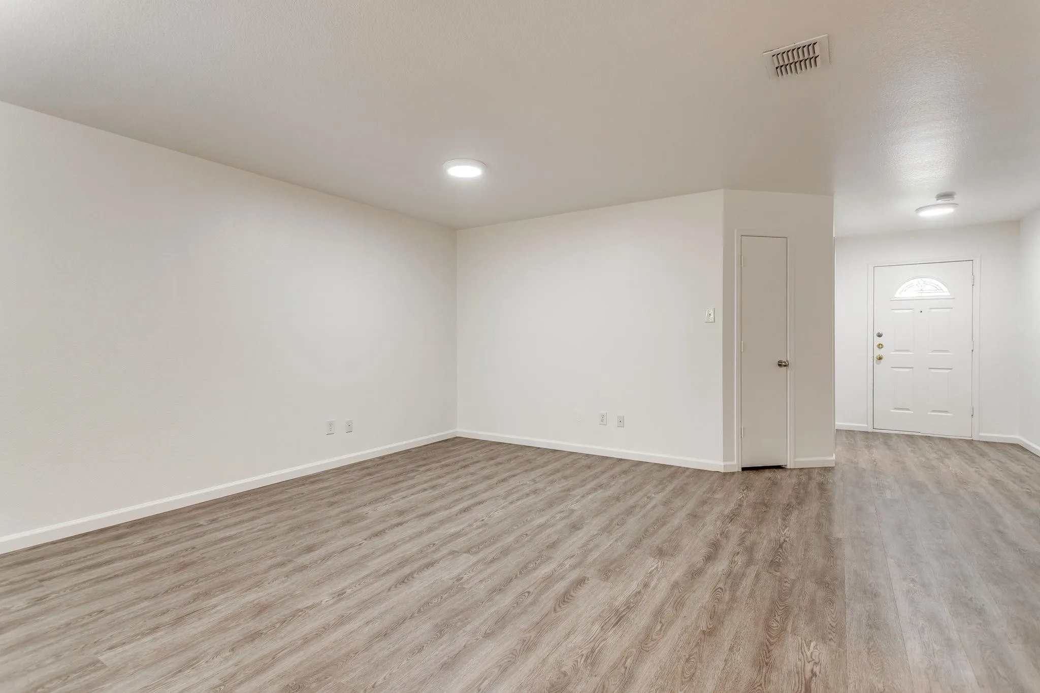 Single Family Residence For Rent in Denton County , 1616 Diamond Lake Trail, Fort Worth, Texas 76247, 4 Bedroom, 2 Bathroom, 2 Garage spaces, 2,093 Sqft, built in 2006, mls#21393307, Real Estate Agent in Fort Worth, Homes For Rent in Denton county, Homes For Rent in Fort Worth, Realtor in Fort Worth Texas, Real Estate Brokerage Independent Realty Texas, Luminita Cordes Realtor