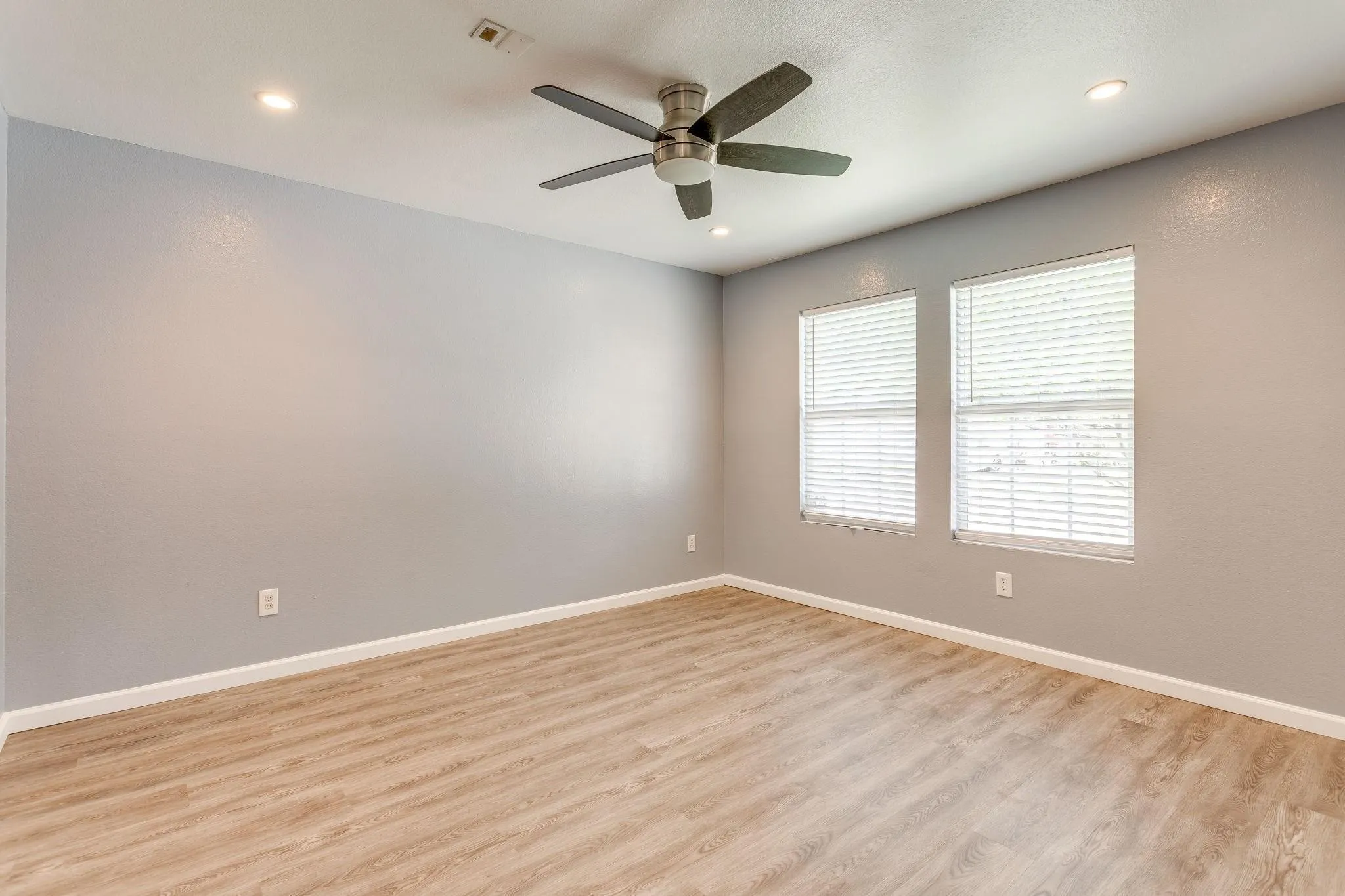Single Family Residence For Rent in Denton County , 1616 Diamond Lake Trail, Fort Worth, Texas 76247, 4 Bedroom, 2 Bathroom, 2 Garage spaces, 2,093 Sqft, built in 2006, mls#21393307, Real Estate Agent in Fort Worth, Homes For Rent in Denton county, Homes For Rent in Fort Worth, Realtor in Fort Worth Texas, Real Estate Brokerage Independent Realty Texas, Luminita Cordes Realtor