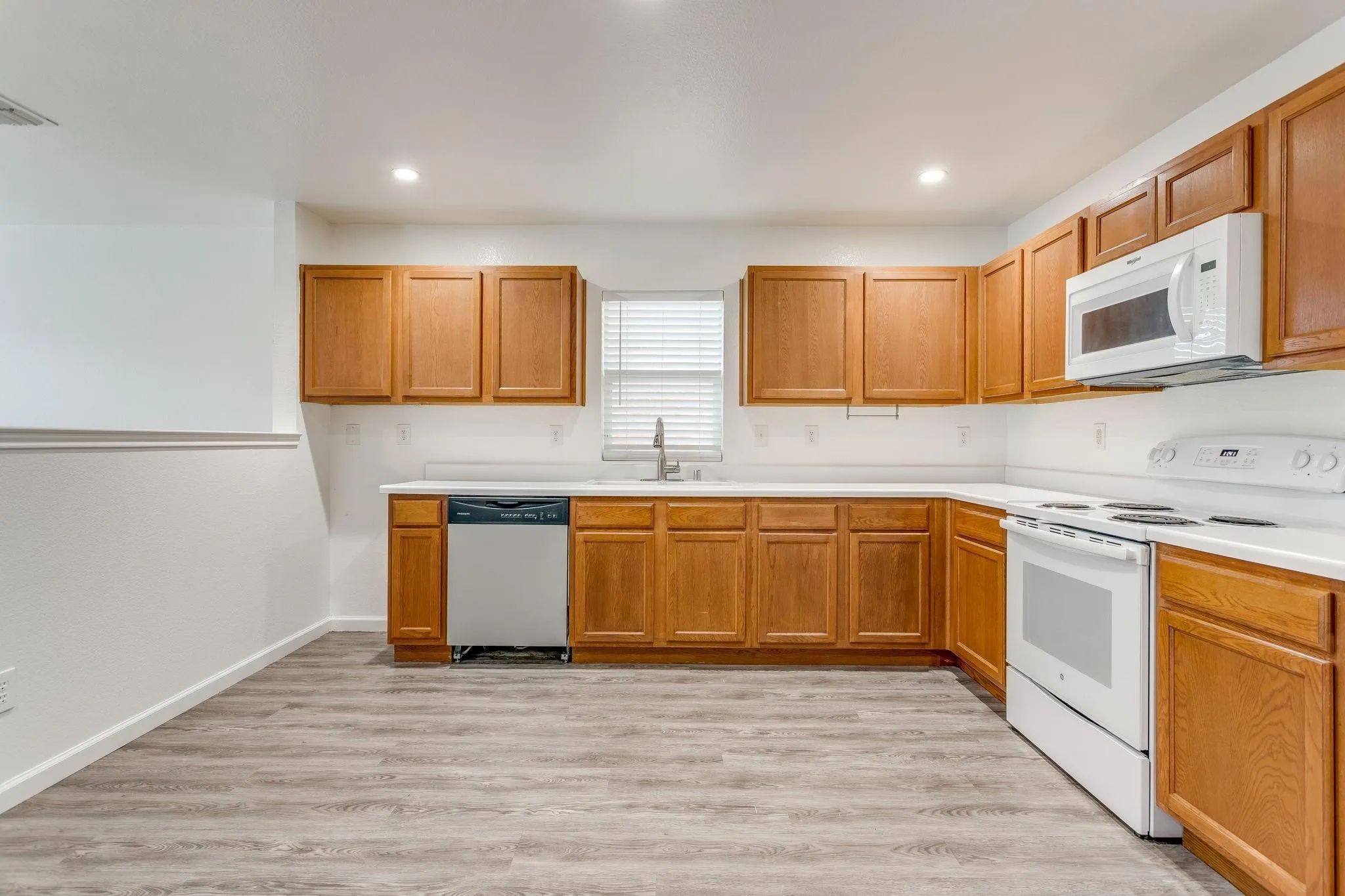 Single Family Residence For Rent in Denton County , 1616 Diamond Lake Trail, Fort Worth, Texas 76247, 4 Bedroom, 2 Bathroom, 2 Garage spaces, 2,093 Sqft, built in 2006, mls#21393307, Real Estate Agent in Fort Worth, Homes For Rent in Denton county, Homes For Rent in Fort Worth, Realtor in Fort Worth Texas, Real Estate Brokerage Independent Realty Texas, Luminita Cordes Realtor