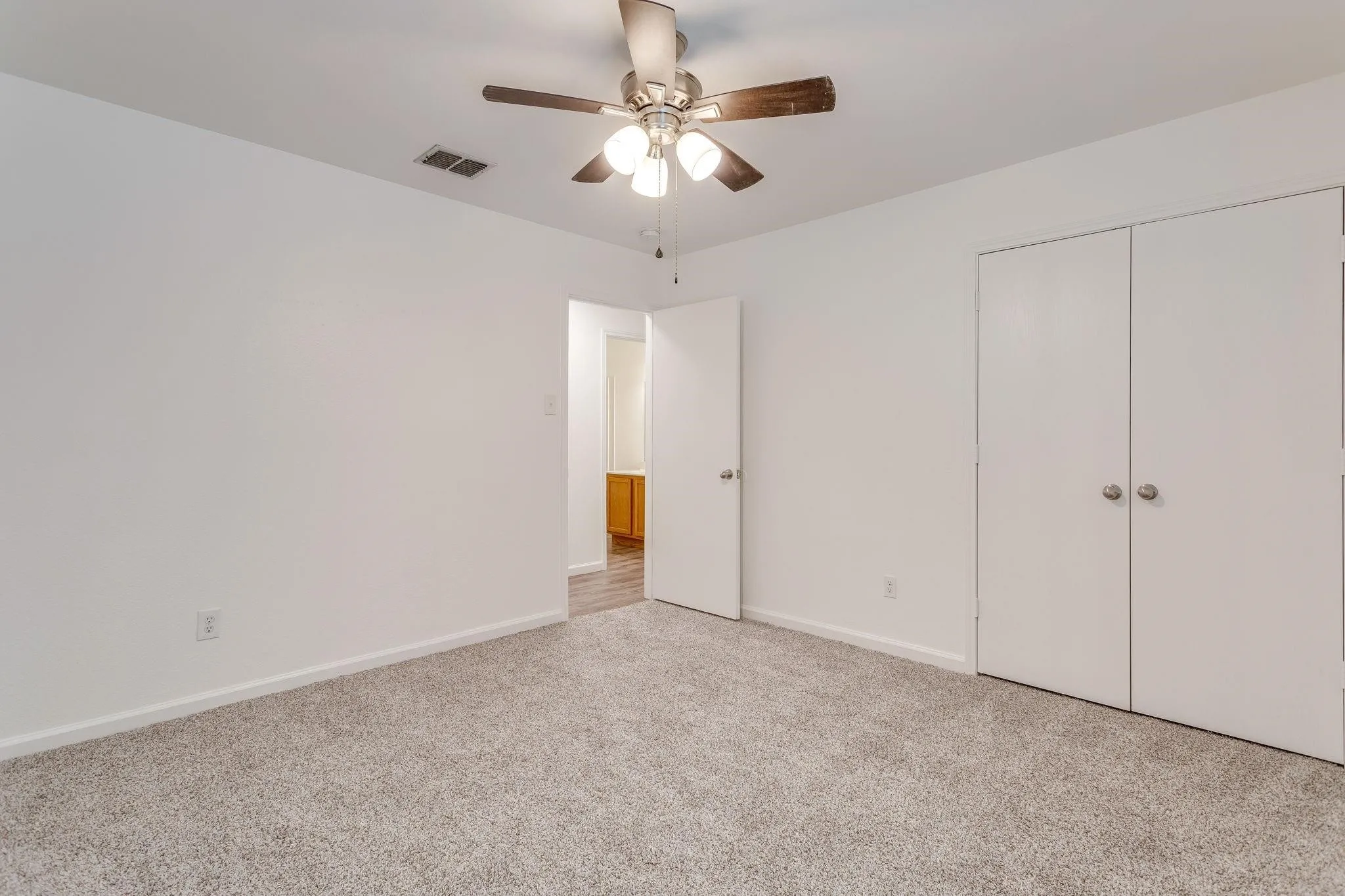 Single Family Residence For Rent in Denton County , 1616 Diamond Lake Trail, Fort Worth, Texas 76247, 4 Bedroom, 2 Bathroom, 2 Garage spaces, 2,093 Sqft, built in 2006, mls#21393307, Real Estate Agent in Fort Worth, Homes For Rent in Denton county, Homes For Rent in Fort Worth, Realtor in Fort Worth Texas, Real Estate Brokerage Independent Realty Texas, Luminita Cordes Realtor