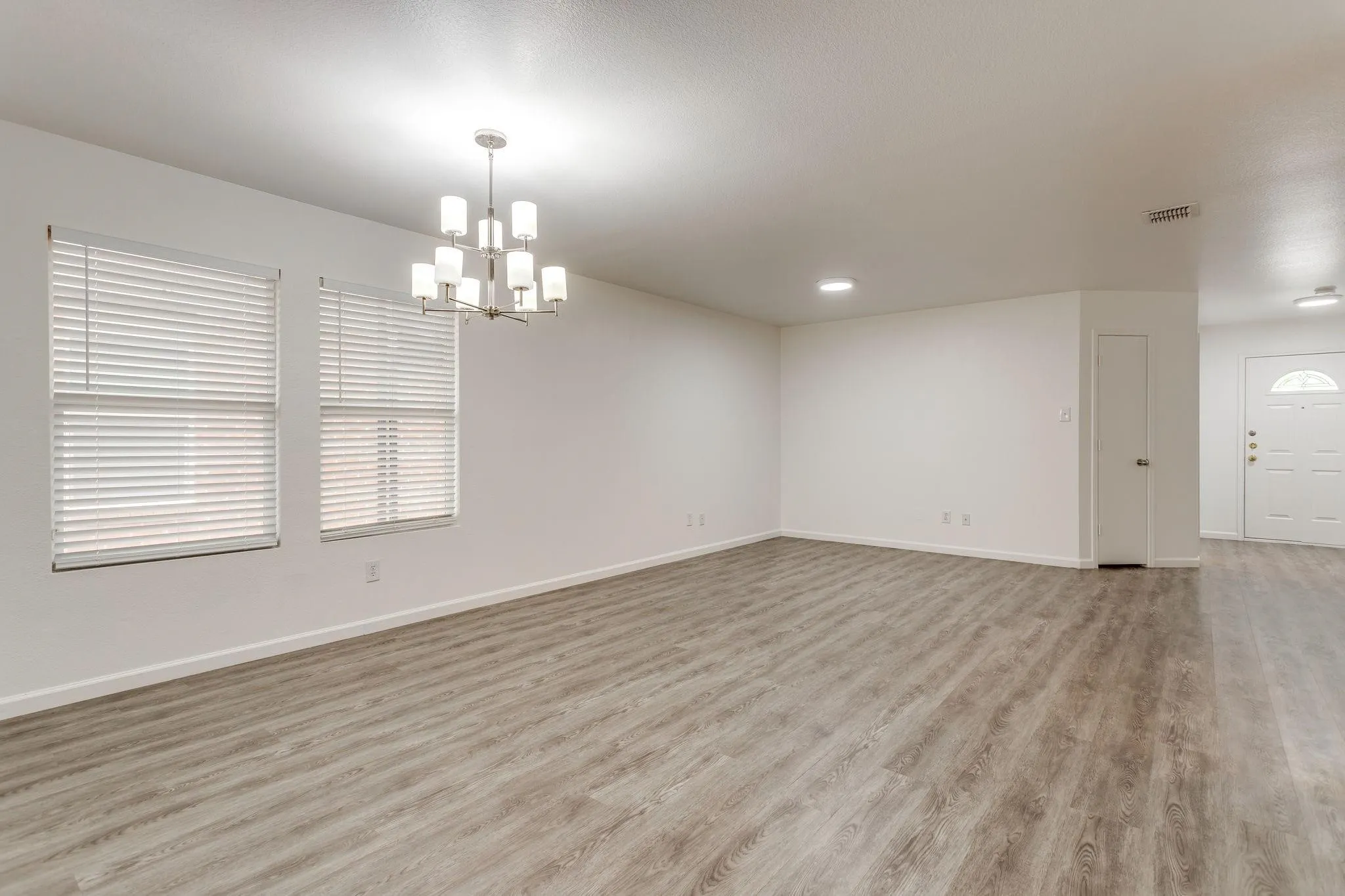 Single Family Residence For Rent in Denton County , 1616 Diamond Lake Trail, Fort Worth, Texas 76247, 4 Bedroom, 2 Bathroom, 2 Garage spaces, 2,093 Sqft, built in 2006, mls#21393307, Real Estate Agent in Fort Worth, Homes For Rent in Denton county, Homes For Rent in Fort Worth, Realtor in Fort Worth Texas, Real Estate Brokerage Independent Realty Texas, Luminita Cordes Realtor