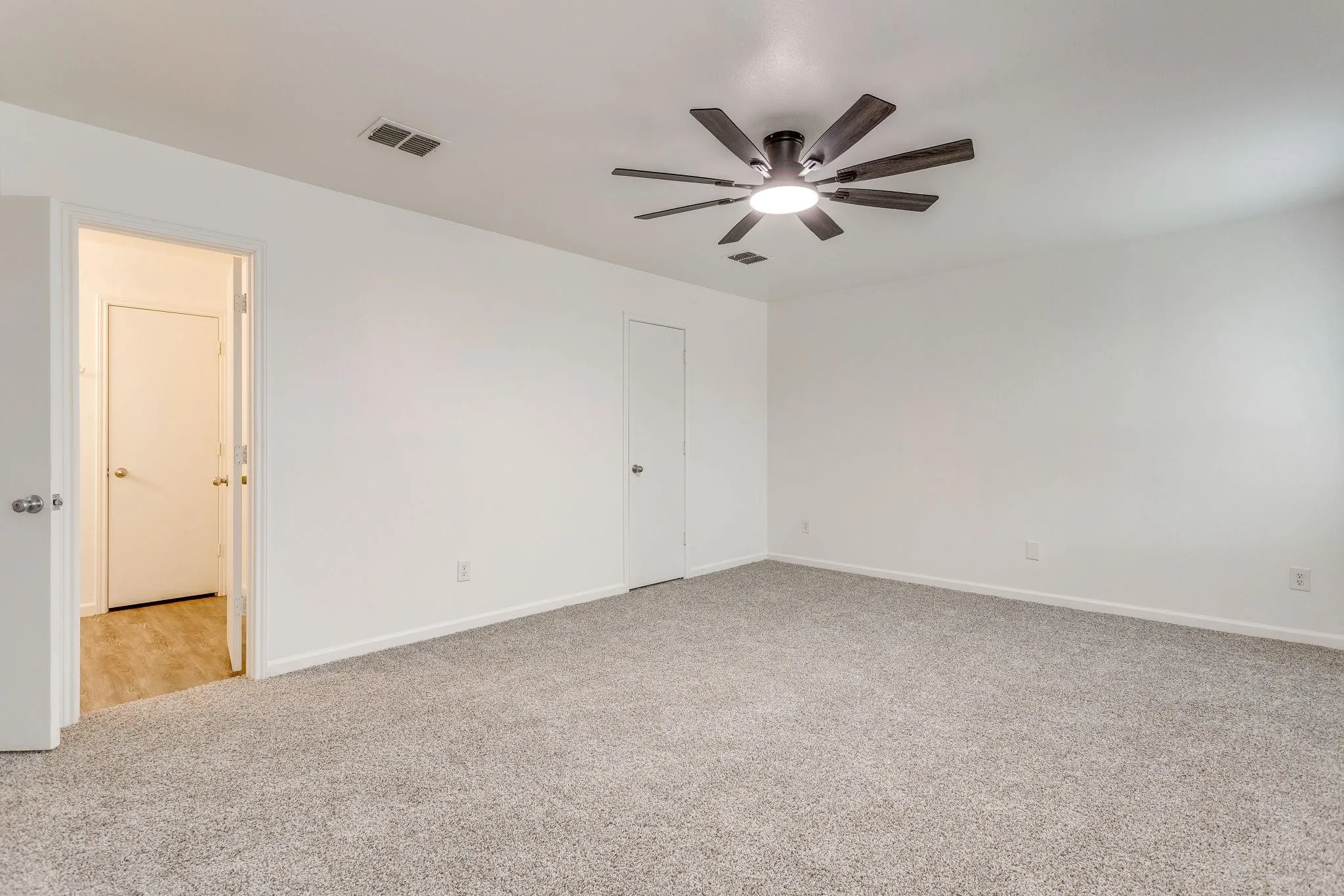 Single Family Residence For Rent in Denton County , 1616 Diamond Lake Trail, Fort Worth, Texas 76247, 4 Bedroom, 2 Bathroom, 2 Garage spaces, 2,093 Sqft, built in 2006, mls#21393307, Real Estate Agent in Fort Worth, Homes For Rent in Denton county, Homes For Rent in Fort Worth, Realtor in Fort Worth Texas, Real Estate Brokerage Independent Realty Texas, Luminita Cordes Realtor