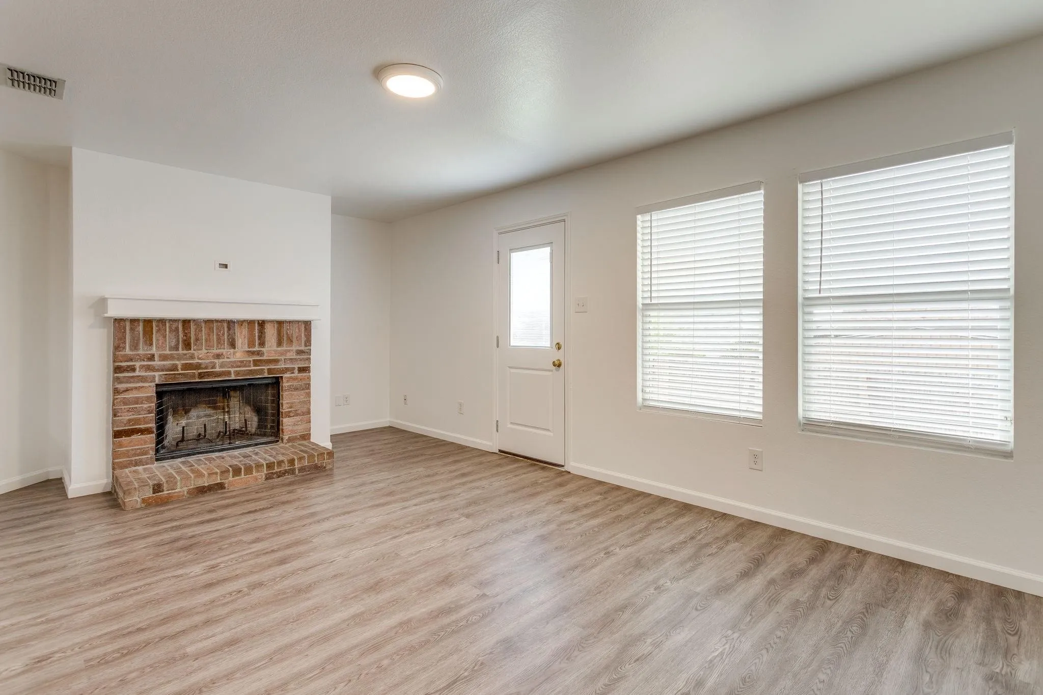Single Family Residence For Rent in Denton County , 1616 Diamond Lake Trail, Fort Worth, Texas 76247, 4 Bedroom, 2 Bathroom, 2 Garage spaces, 2,093 Sqft, built in 2006, mls#21393307, Real Estate Agent in Fort Worth, Homes For Rent in Denton county, Homes For Rent in Fort Worth, Realtor in Fort Worth Texas, Real Estate Brokerage Independent Realty Texas, Luminita Cordes Realtor