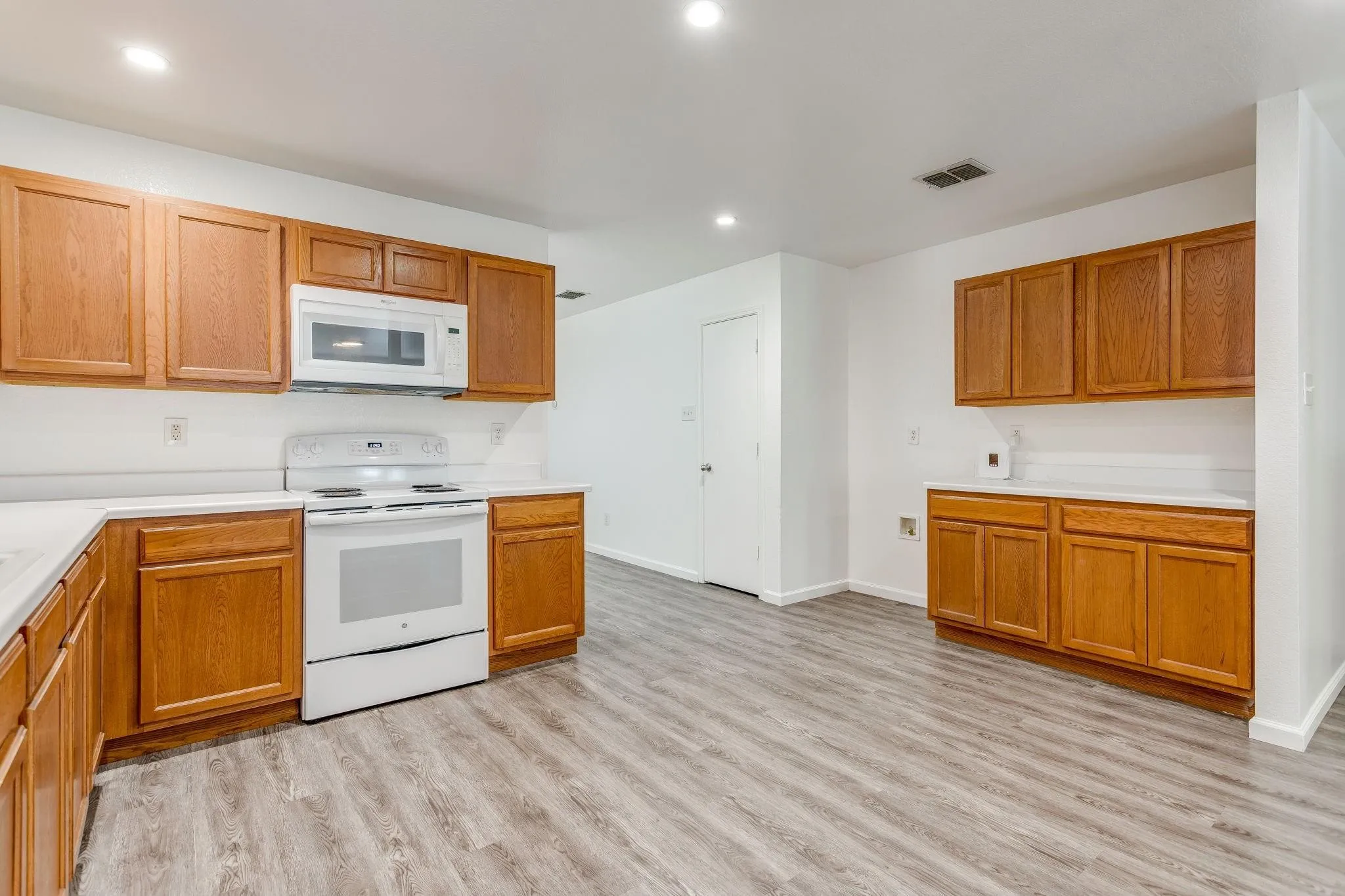 Single Family Residence For Rent in Denton County , 1616 Diamond Lake Trail, Fort Worth, Texas 76247, 4 Bedroom, 2 Bathroom, 2 Garage spaces, 2,093 Sqft, built in 2006, mls#21393307, Real Estate Agent in Fort Worth, Homes For Rent in Denton county, Homes For Rent in Fort Worth, Realtor in Fort Worth Texas, Real Estate Brokerage Independent Realty Texas, Luminita Cordes Realtor