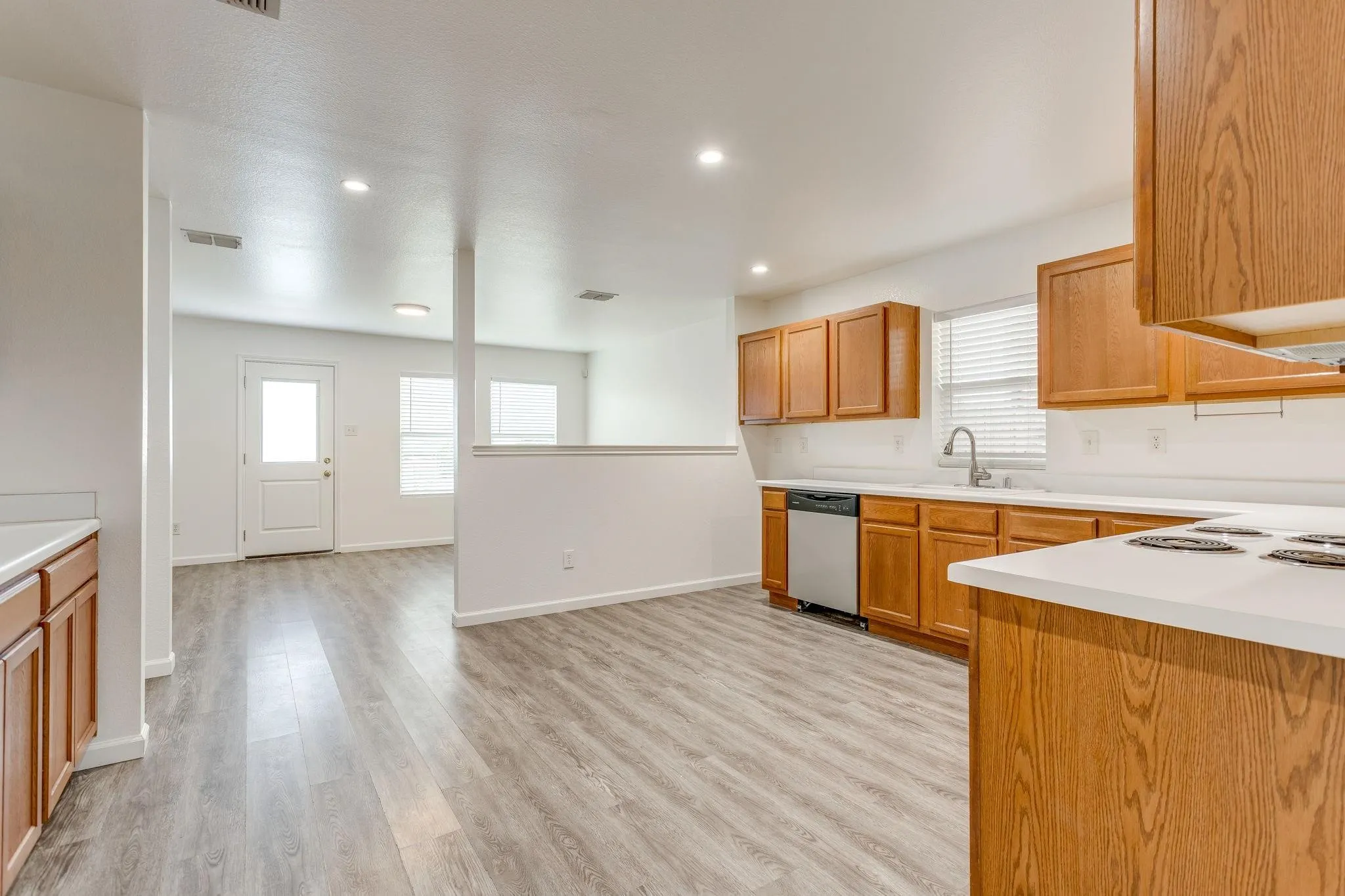 Single Family Residence For Rent in Denton County , 1616 Diamond Lake Trail, Fort Worth, Texas 76247, 4 Bedroom, 2 Bathroom, 2 Garage spaces, 2,093 Sqft, built in 2006, mls#21393307, Real Estate Agent in Fort Worth, Homes For Rent in Denton county, Homes For Rent in Fort Worth, Realtor in Fort Worth Texas, Real Estate Brokerage Independent Realty Texas, Luminita Cordes Realtor