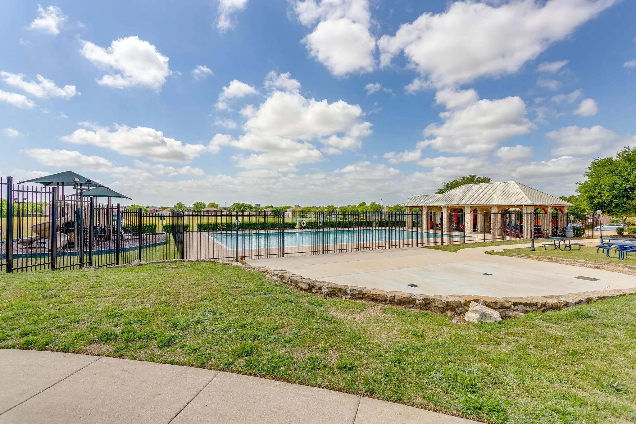 Single Family Residence For Rent in Denton County , 1616 Diamond Lake Trail, Fort Worth, Texas 76247, 4 Bedroom, 2 Bathroom, 2 Garage spaces, 2,093 Sqft, built in 2006, mls#21393307, Real Estate Agent in Fort Worth, Homes For Rent in Denton county, Homes For Rent in Fort Worth, Realtor in Fort Worth Texas, Real Estate Brokerage Independent Realty Texas, Luminita Cordes Realtor