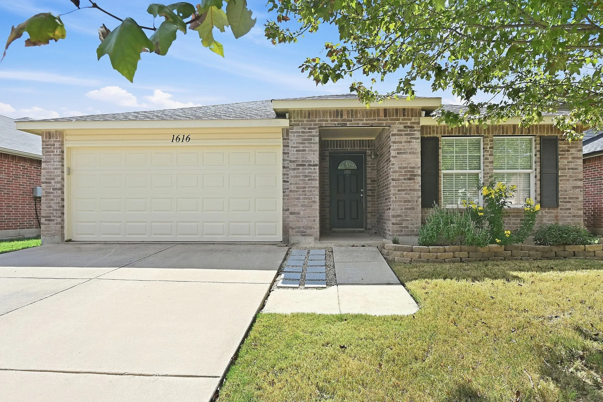 Single Family Residence For Rent