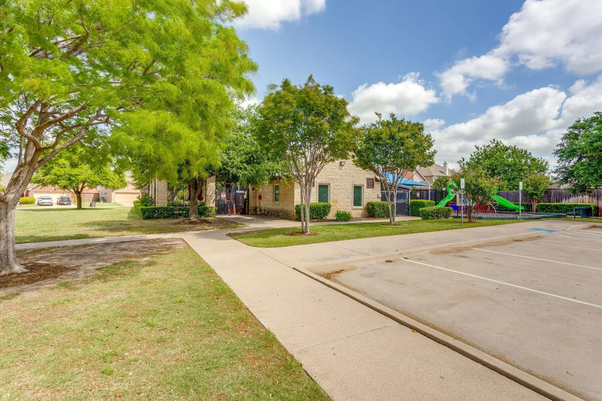 Single Family Residence For Rent in Denton County , 1616 Diamond Lake Trail, Fort Worth, Texas 76247, 4 Bedroom, 2 Bathroom, 2 Garage spaces, 2,093 Sqft, built in 2006, mls#21393307, Real Estate Agent in Fort Worth, Homes For Rent in Denton county, Homes For Rent in Fort Worth, Realtor in Fort Worth Texas, Real Estate Brokerage Independent Realty Texas, Luminita Cordes Realtor