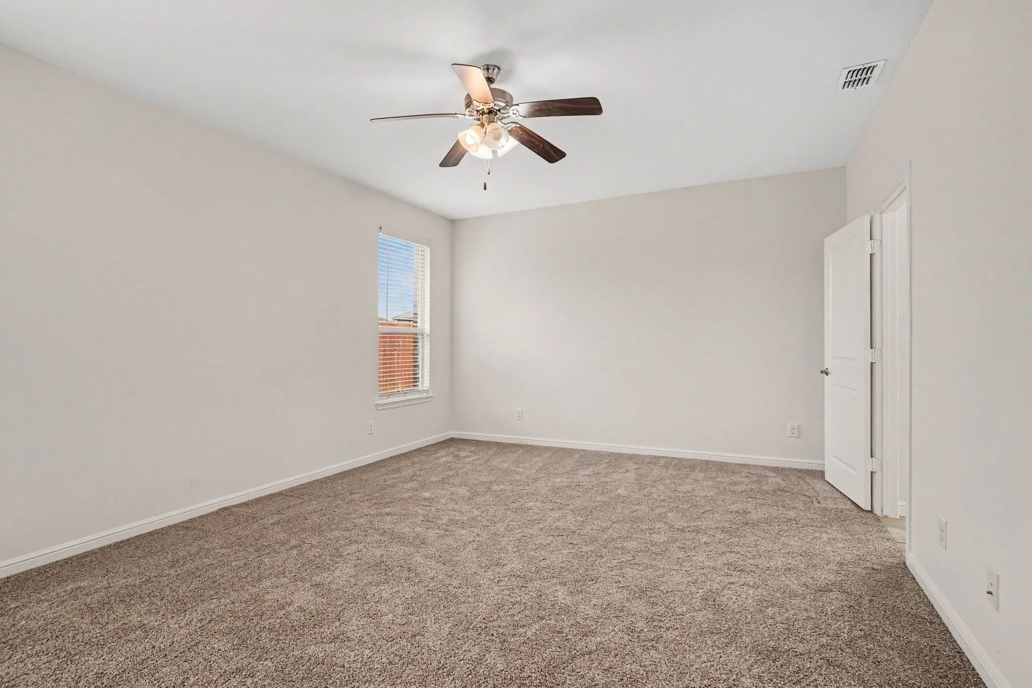 Single Family Residence For Rent in Tarrant County , 729 Rebecca Lane, Saginaw, Texas 76131, 4 Bedroom, 2 Bathroom, 2 Garage spaces, 2,094 Sqft, built in 2018, mls#21393312, Real Estate Agent in Saginaw, Homes For Rent in Tarrant county, Homes For Rent in Saginaw, Realtor in Saginaw Texas, Real Estate Brokerage Independent Realty Texas, Luminita Cordes Realtor