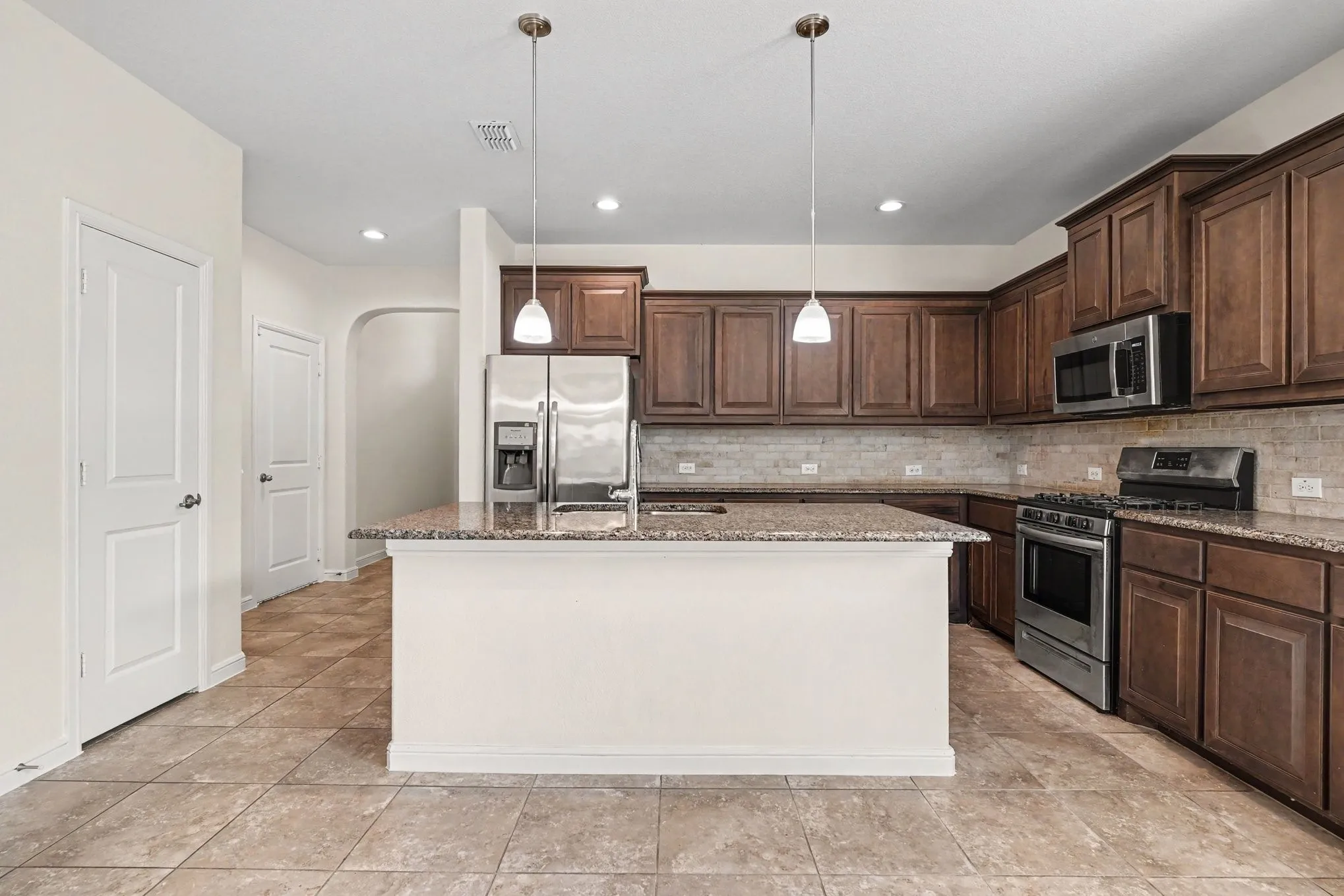 Single Family Residence For Rent in Tarrant County , 729 Rebecca Lane, Saginaw, Texas 76131, 4 Bedroom, 2 Bathroom, 2 Garage spaces, 2,094 Sqft, built in 2018, mls#21393312, Real Estate Agent in Saginaw, Homes For Rent in Tarrant county, Homes For Rent in Saginaw, Realtor in Saginaw Texas, Real Estate Brokerage Independent Realty Texas, Luminita Cordes Realtor