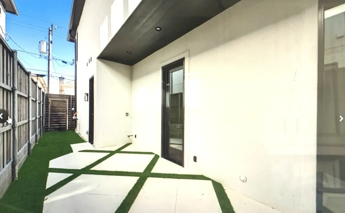 Outdoor Patio & turfed side yard