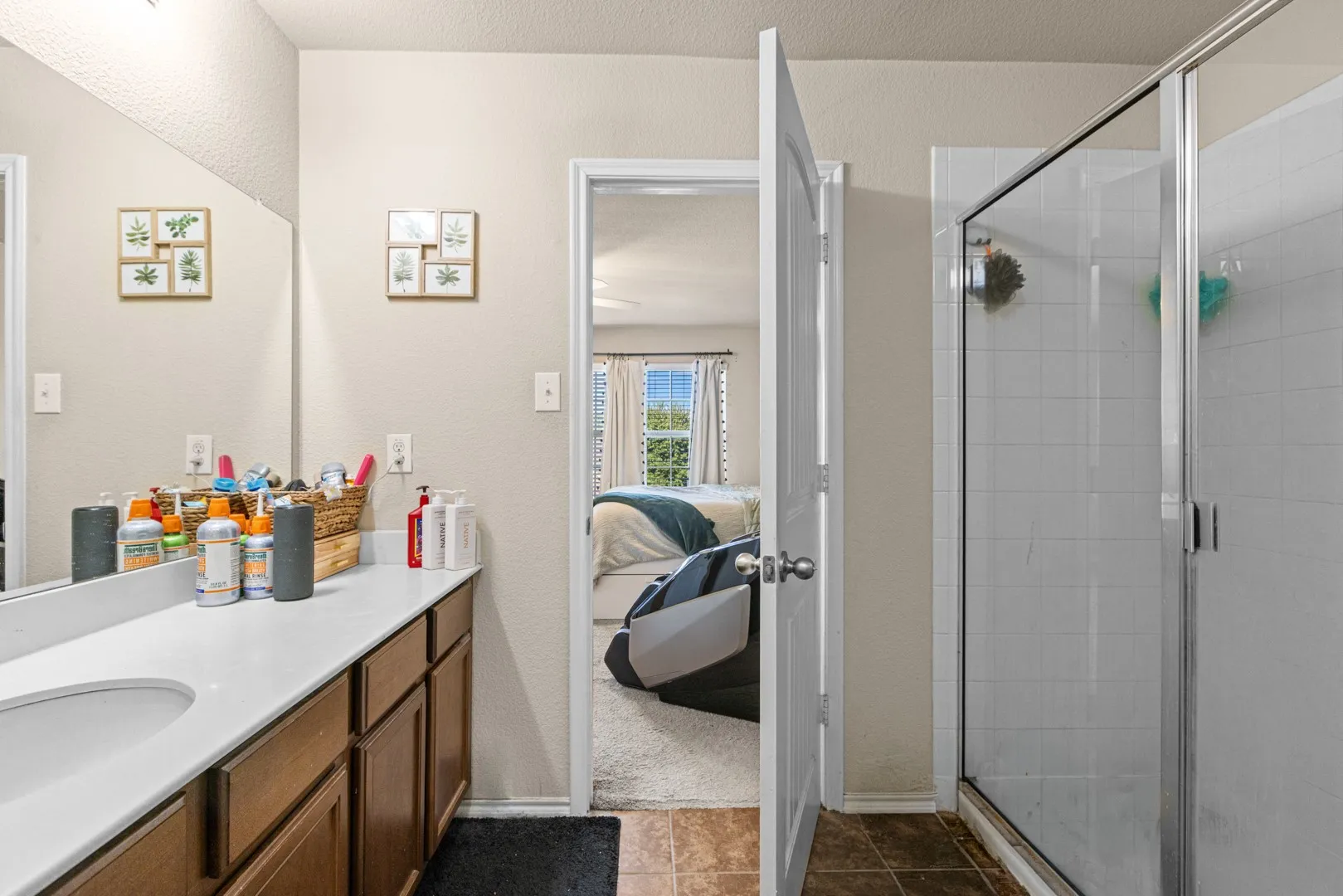 Single Family Residence For Sale in Dallas County , 1734 Pioneer Way, Lancaster, Texas 75146, 3 Bedroom, 3 Bathroom, 2 Garage spaces, 1,979 Sqft, built in 2015, mls#21393323, Real Estate Agent in Lancaster, Homes For Sale in Dallas county, Homes For Sale in Lancaster, Realtor in Lancaster Texas, Real Estate Brokerage Independent Realty Texas, Luminita Cordes Realtor