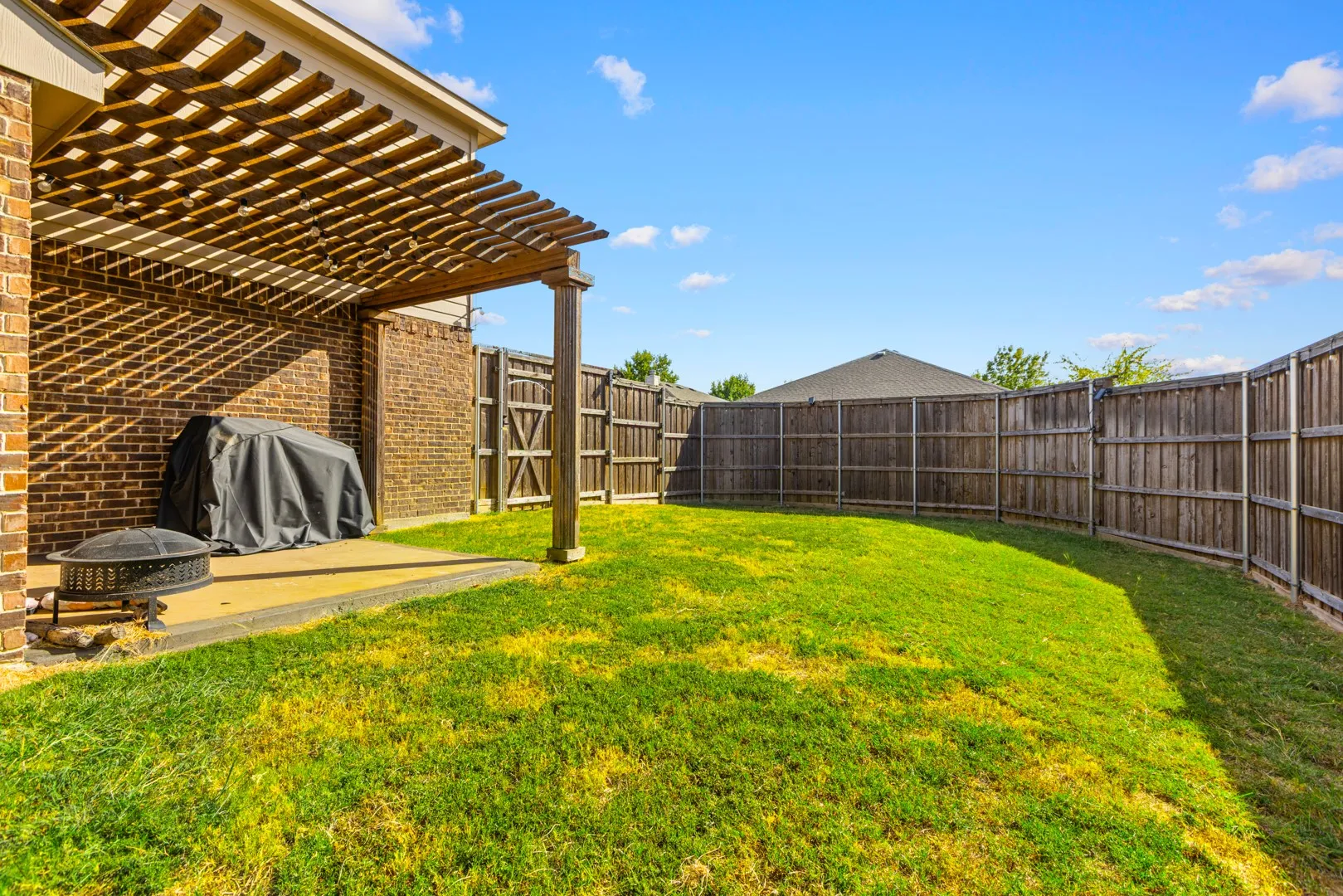 Single Family Residence For Sale in Dallas County , 1734 Pioneer Way, Lancaster, Texas 75146, 3 Bedroom, 3 Bathroom, 2 Garage spaces, 1,979 Sqft, built in 2015, mls#21393323, Real Estate Agent in Lancaster, Homes For Sale in Dallas county, Homes For Sale in Lancaster, Realtor in Lancaster Texas, Real Estate Brokerage Independent Realty Texas, Luminita Cordes Realtor
