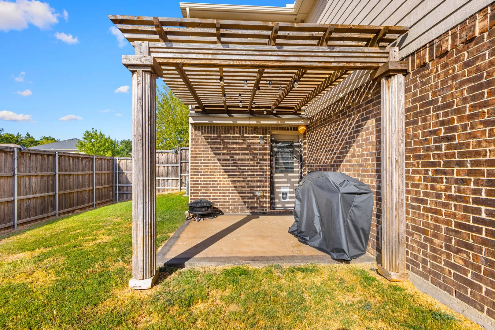 Single Family Residence For Sale in Dallas County , 1734 Pioneer Way, Lancaster, Texas 75146, 3 Bedroom, 3 Bathroom, 2 Garage spaces, 1,979 Sqft, built in 2015, mls#21393323, Real Estate Agent in Lancaster, Homes For Sale in Dallas county, Homes For Sale in Lancaster, Realtor in Lancaster Texas, Real Estate Brokerage Independent Realty Texas, Luminita Cordes Realtor