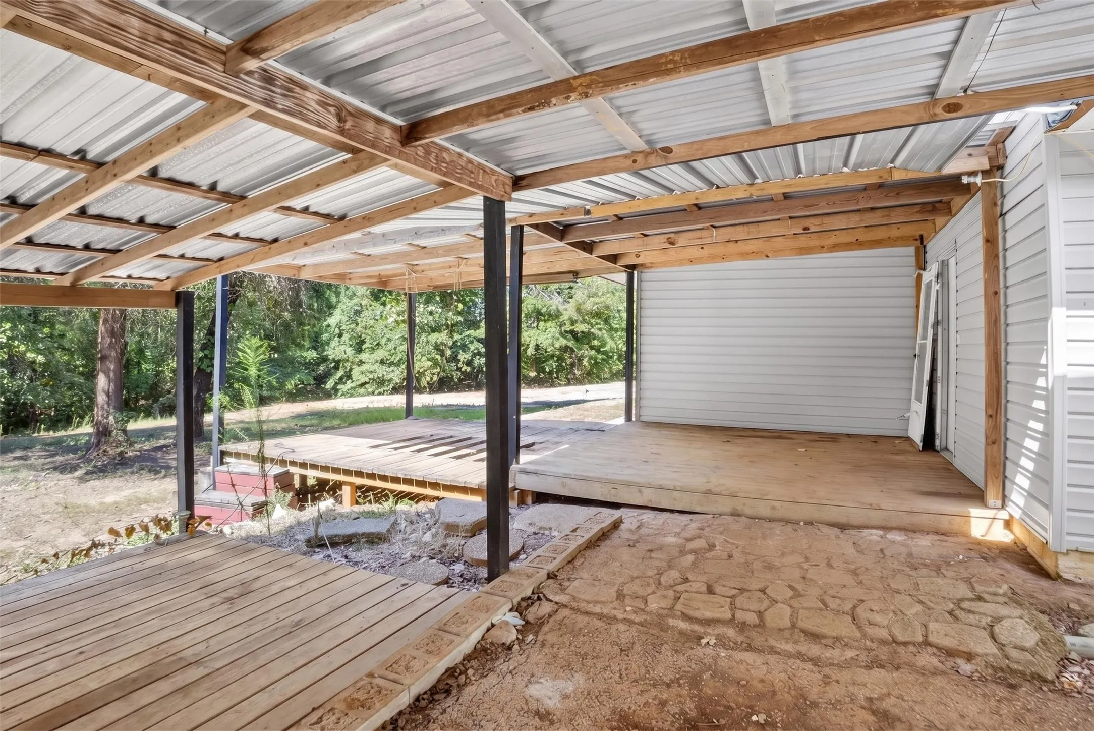 Single Family Residence For Sale in Upshur County , 3645 Silk Tree Road, Gilmer, Texas 75645, 4 Bedroom, 3 Bathroom, Garage spaces, 3,008 Sqft, built in 1995, mls#21389322, Real Estate Agent in Gilmer, Homes For Sale in Upshur county, Homes For Sale in Gilmer, Realtor in Gilmer Texas, Real Estate Brokerage Independent Realty Texas, Luminita Cordes Realtor
