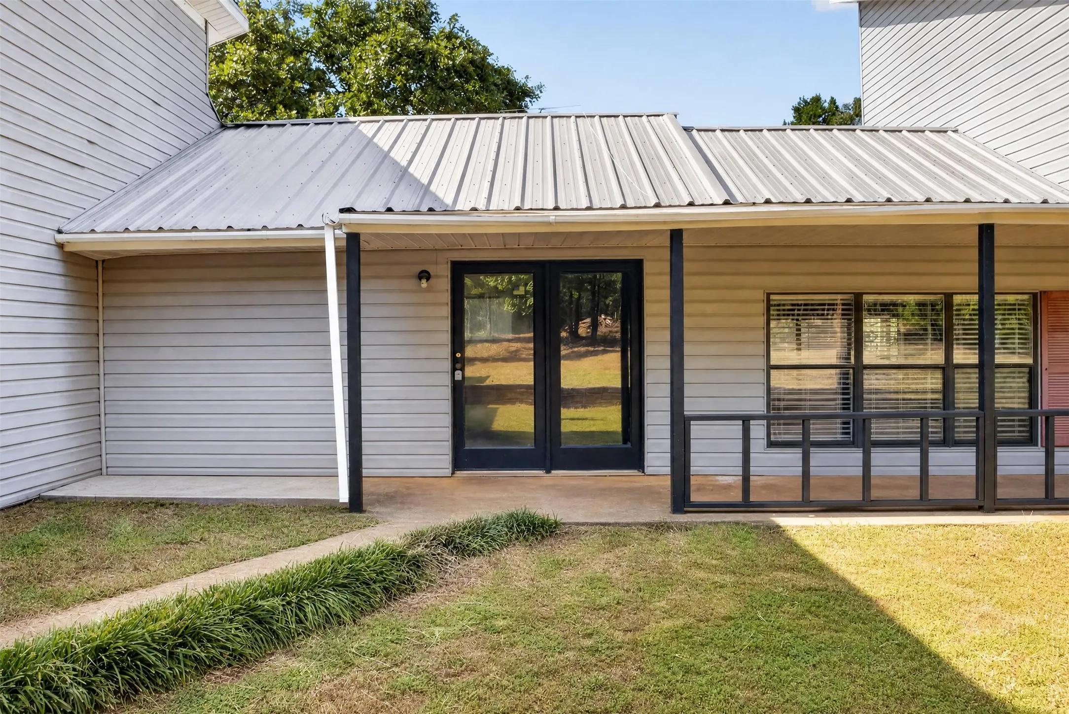 Single Family Residence For Sale in Upshur County , 3645 Silk Tree Road, Gilmer, Texas 75645, 4 Bedroom, 3 Bathroom, Garage spaces, 3,008 Sqft, built in 1995, mls#21389322, Real Estate Agent in Gilmer, Homes For Sale in Upshur county, Homes For Sale in Gilmer, Realtor in Gilmer Texas, Real Estate Brokerage Independent Realty Texas, Luminita Cordes Realtor