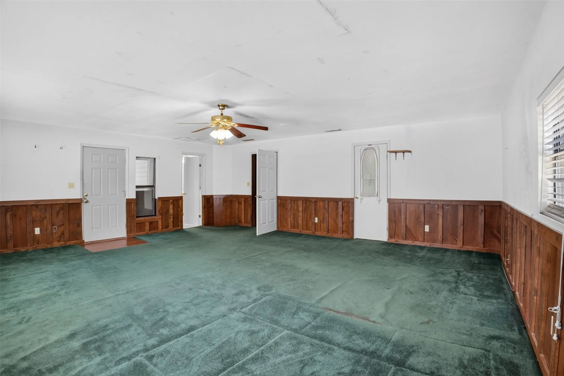 Single Family Residence For Sale in Upshur County , 3645 Silk Tree Road, Gilmer, Texas 75645, 4 Bedroom, 3 Bathroom, Garage spaces, 3,008 Sqft, built in 1995, mls#21389322, Real Estate Agent in Gilmer, Homes For Sale in Upshur county, Homes For Sale in Gilmer, Realtor in Gilmer Texas, Real Estate Brokerage Independent Realty Texas, Luminita Cordes Realtor