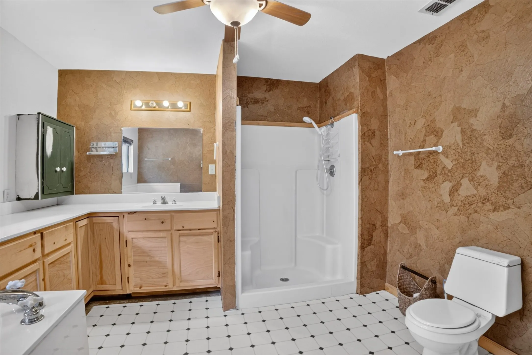 Single Family Residence For Sale in Upshur County , 3645 Silk Tree Road, Gilmer, Texas 75645, 4 Bedroom, 3 Bathroom, Garage spaces, 3,008 Sqft, built in 1995, mls#21389322, Real Estate Agent in Gilmer, Homes For Sale in Upshur county, Homes For Sale in Gilmer, Realtor in Gilmer Texas, Real Estate Brokerage Independent Realty Texas, Luminita Cordes Realtor