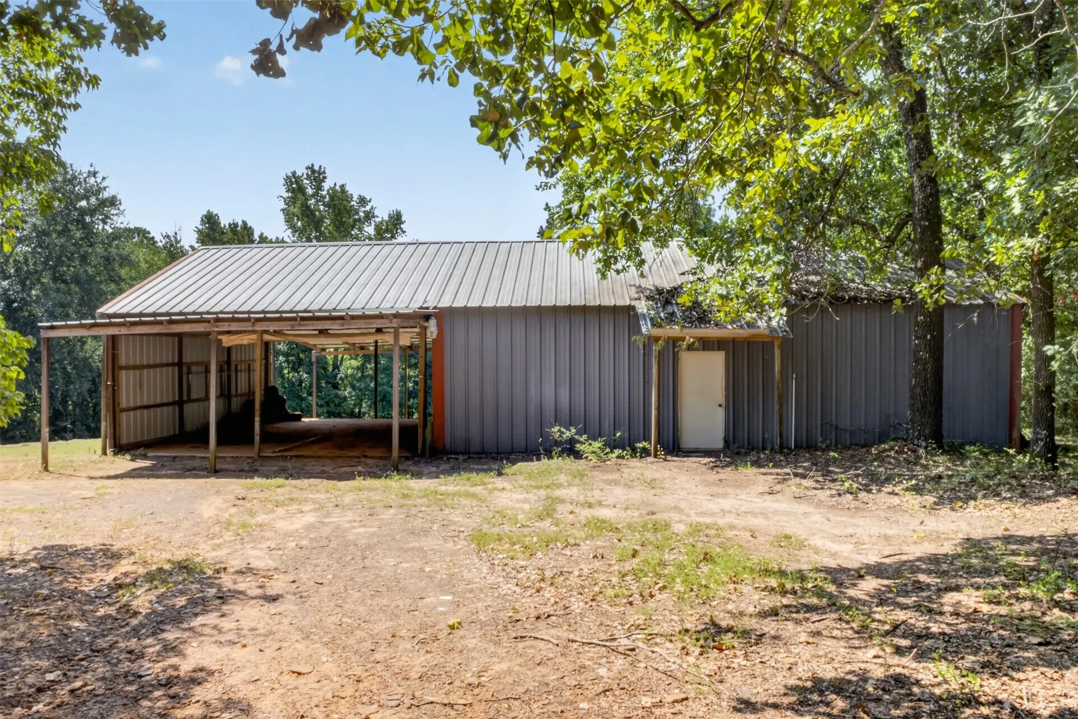 Single Family Residence For Sale in Upshur County , 3645 Silk Tree Road, Gilmer, Texas 75645, 4 Bedroom, 3 Bathroom, Garage spaces, 3,008 Sqft, built in 1995, mls#21389322, Real Estate Agent in Gilmer, Homes For Sale in Upshur county, Homes For Sale in Gilmer, Realtor in Gilmer Texas, Real Estate Brokerage Independent Realty Texas, Luminita Cordes Realtor