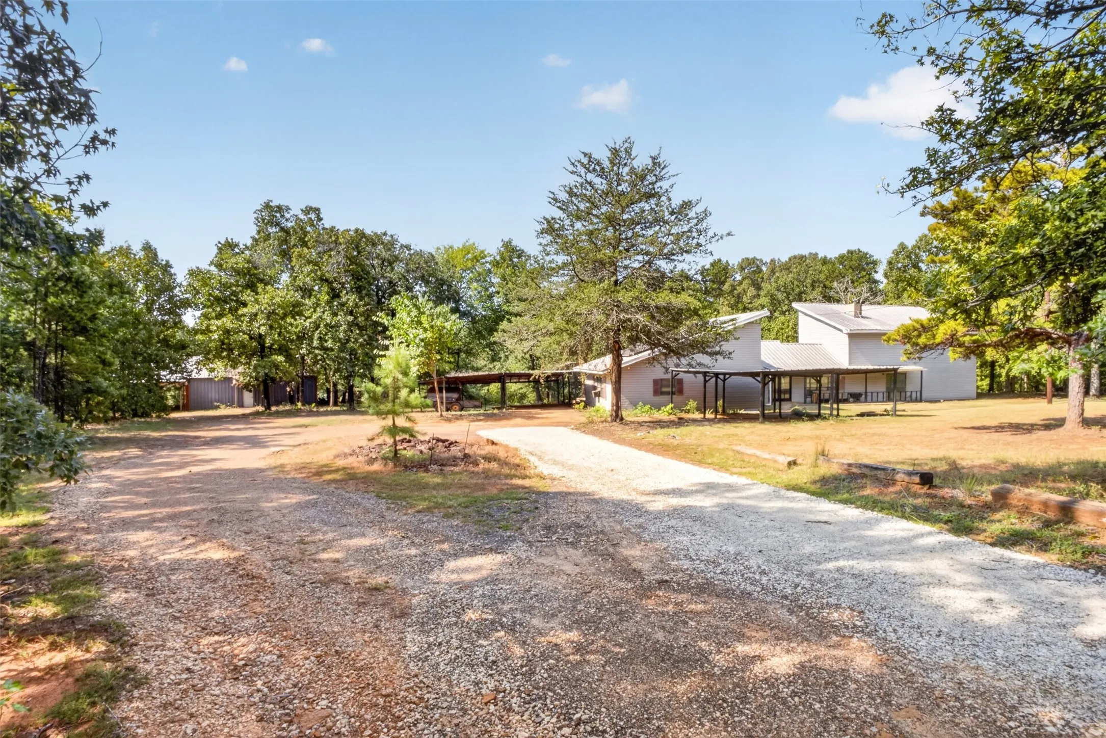 Single Family Residence For Sale in Upshur County , 3645 Silk Tree Road, Gilmer, Texas 75645, 4 Bedroom, 3 Bathroom, Garage spaces, 3,008 Sqft, built in 1995, mls#21389322, Real Estate Agent in Gilmer, Homes For Sale in Upshur county, Homes For Sale in Gilmer, Realtor in Gilmer Texas, Real Estate Brokerage Independent Realty Texas, Luminita Cordes Realtor