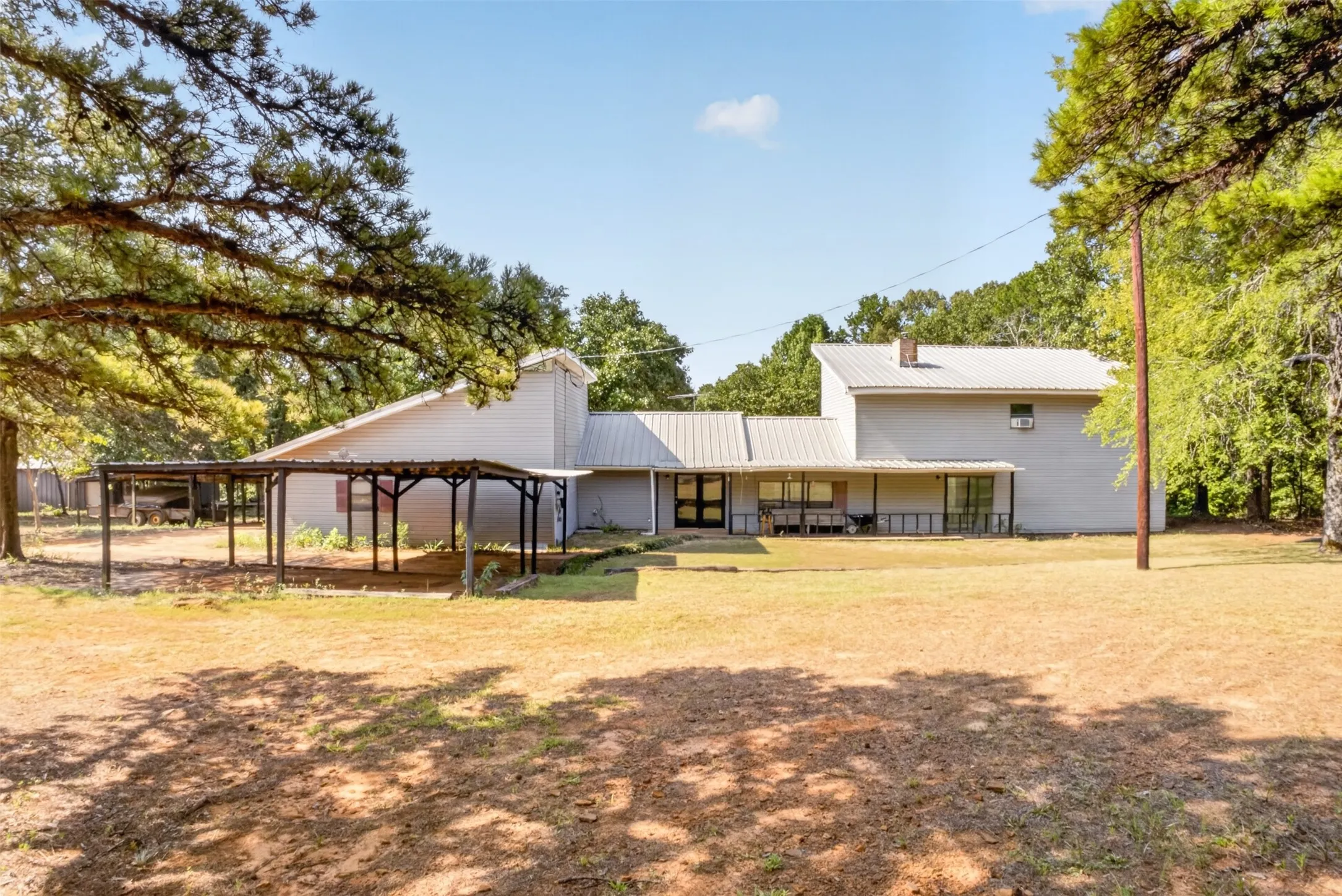 Single Family Residence For Sale in Upshur County , 3645 Silk Tree Road, Gilmer, Texas 75645, 4 Bedroom, 3 Bathroom, Garage spaces, 3,008 Sqft, built in 1995, mls#21389322, Real Estate Agent in Gilmer, Homes For Sale in Upshur county, Homes For Sale in Gilmer, Realtor in Gilmer Texas, Real Estate Brokerage Independent Realty Texas, Luminita Cordes Realtor