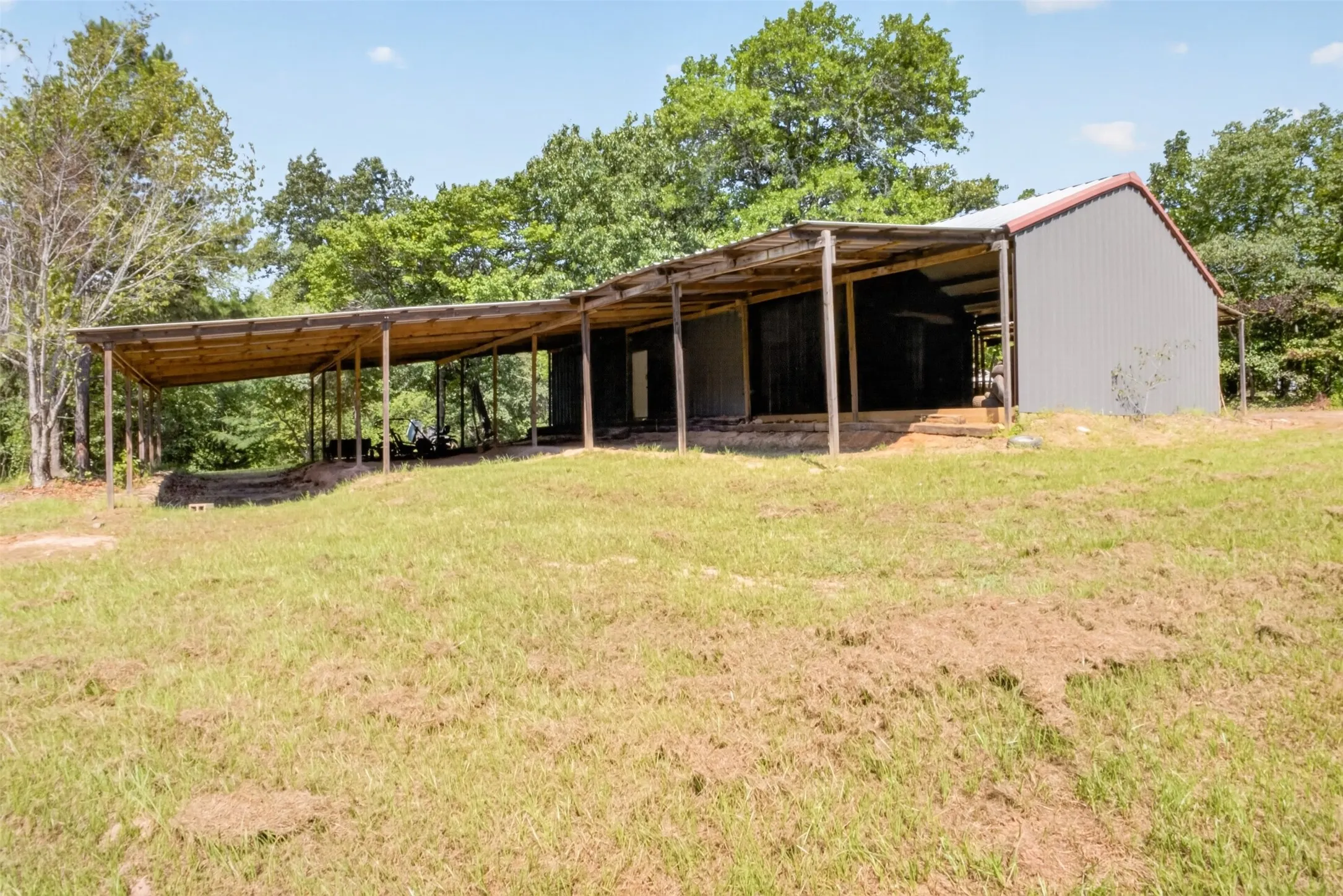 Single Family Residence For Sale in Upshur County , 3645 Silk Tree Road, Gilmer, Texas 75645, 4 Bedroom, 3 Bathroom, Garage spaces, 3,008 Sqft, built in 1995, mls#21389322, Real Estate Agent in Gilmer, Homes For Sale in Upshur county, Homes For Sale in Gilmer, Realtor in Gilmer Texas, Real Estate Brokerage Independent Realty Texas, Luminita Cordes Realtor