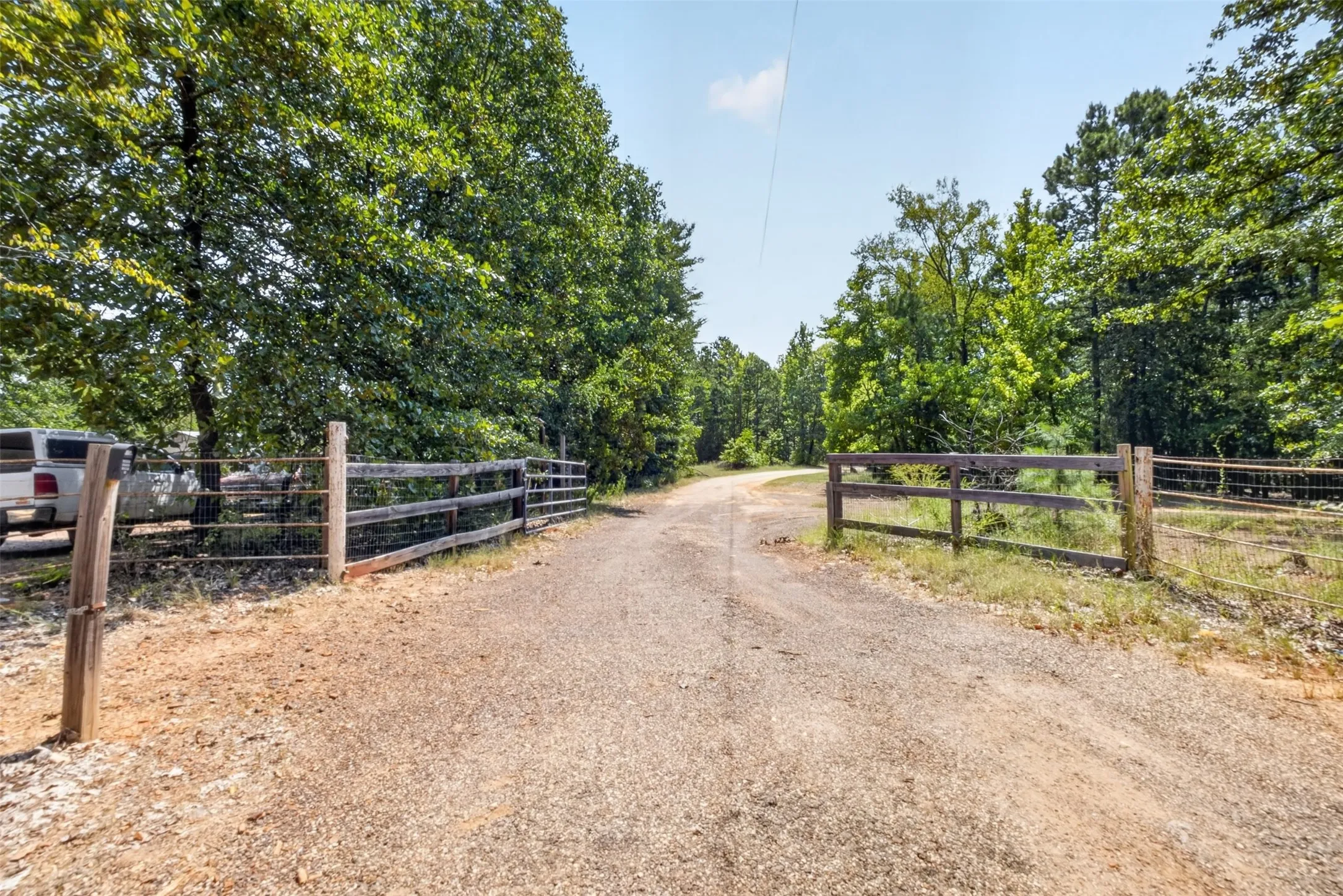 Single Family Residence For Sale in Upshur County , 3645 Silk Tree Road, Gilmer, Texas 75645, 4 Bedroom, 3 Bathroom, Garage spaces, 3,008 Sqft, built in 1995, mls#21389322, Real Estate Agent in Gilmer, Homes For Sale in Upshur county, Homes For Sale in Gilmer, Realtor in Gilmer Texas, Real Estate Brokerage Independent Realty Texas, Luminita Cordes Realtor