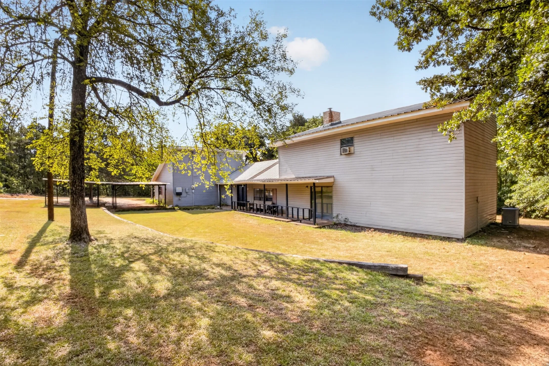 Single Family Residence For Sale in Upshur County , 3645 Silk Tree Road, Gilmer, Texas 75645, 4 Bedroom, 3 Bathroom, Garage spaces, 3,008 Sqft, built in 1995, mls#21389322, Real Estate Agent in Gilmer, Homes For Sale in Upshur county, Homes For Sale in Gilmer, Realtor in Gilmer Texas, Real Estate Brokerage Independent Realty Texas, Luminita Cordes Realtor